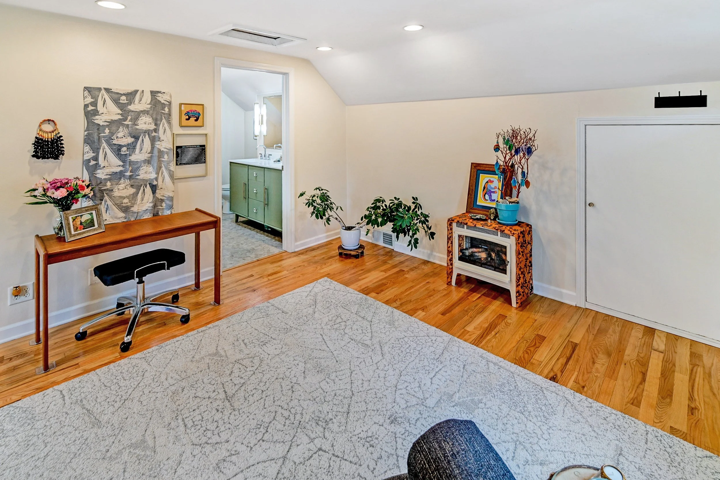 62-2538 Commercial Ave-34.jpg