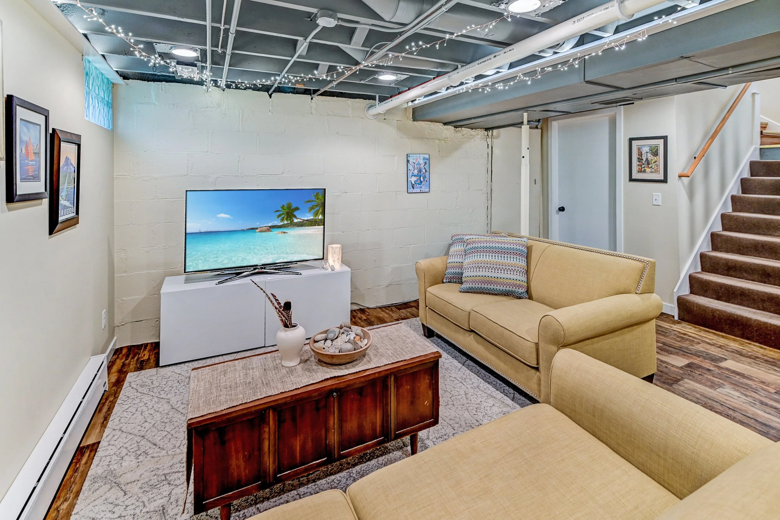 85-2538 Commercial Ave-53.jpg
