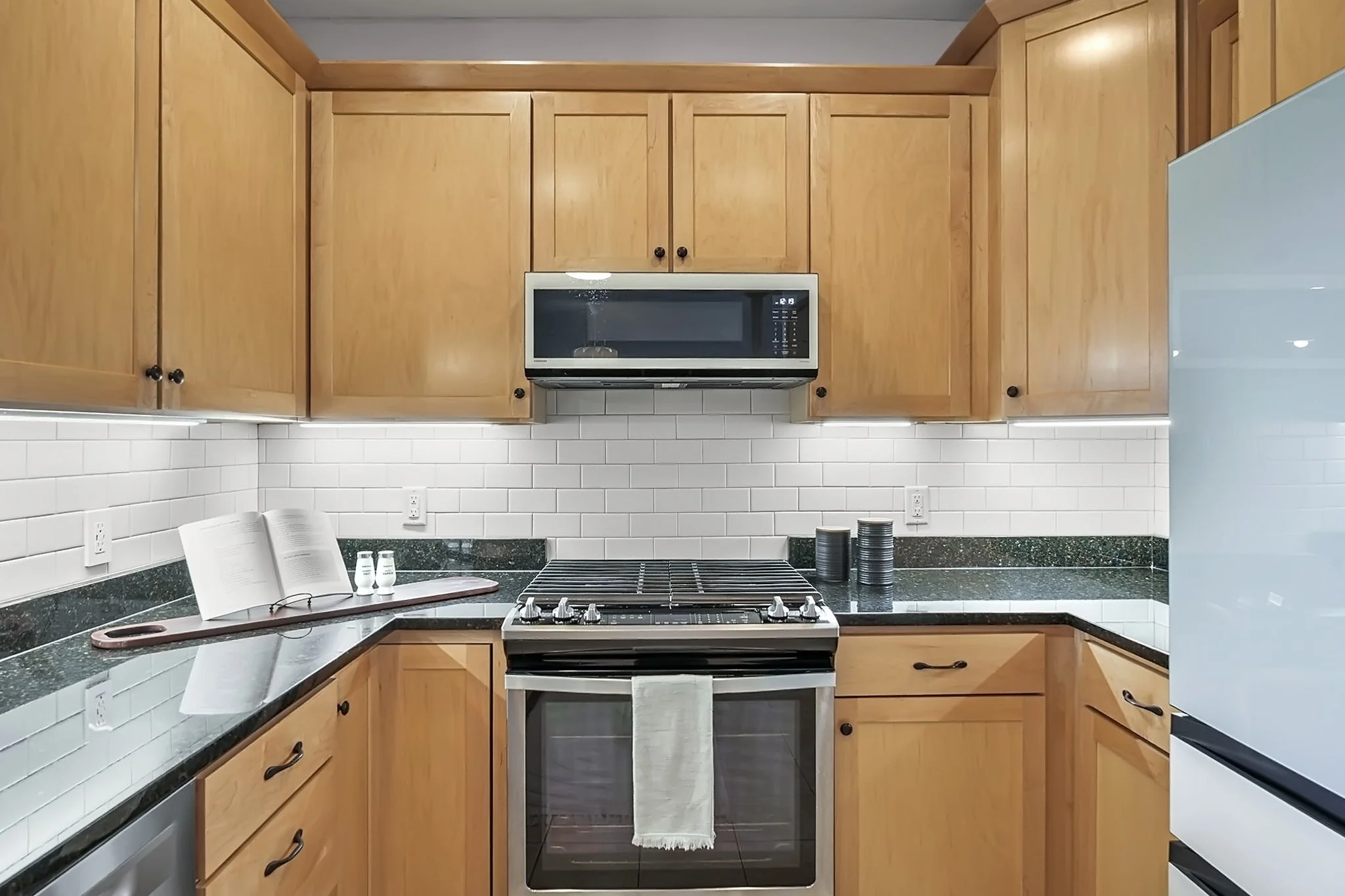 22-web-or-mls-1802-monroe-st-304.jpg