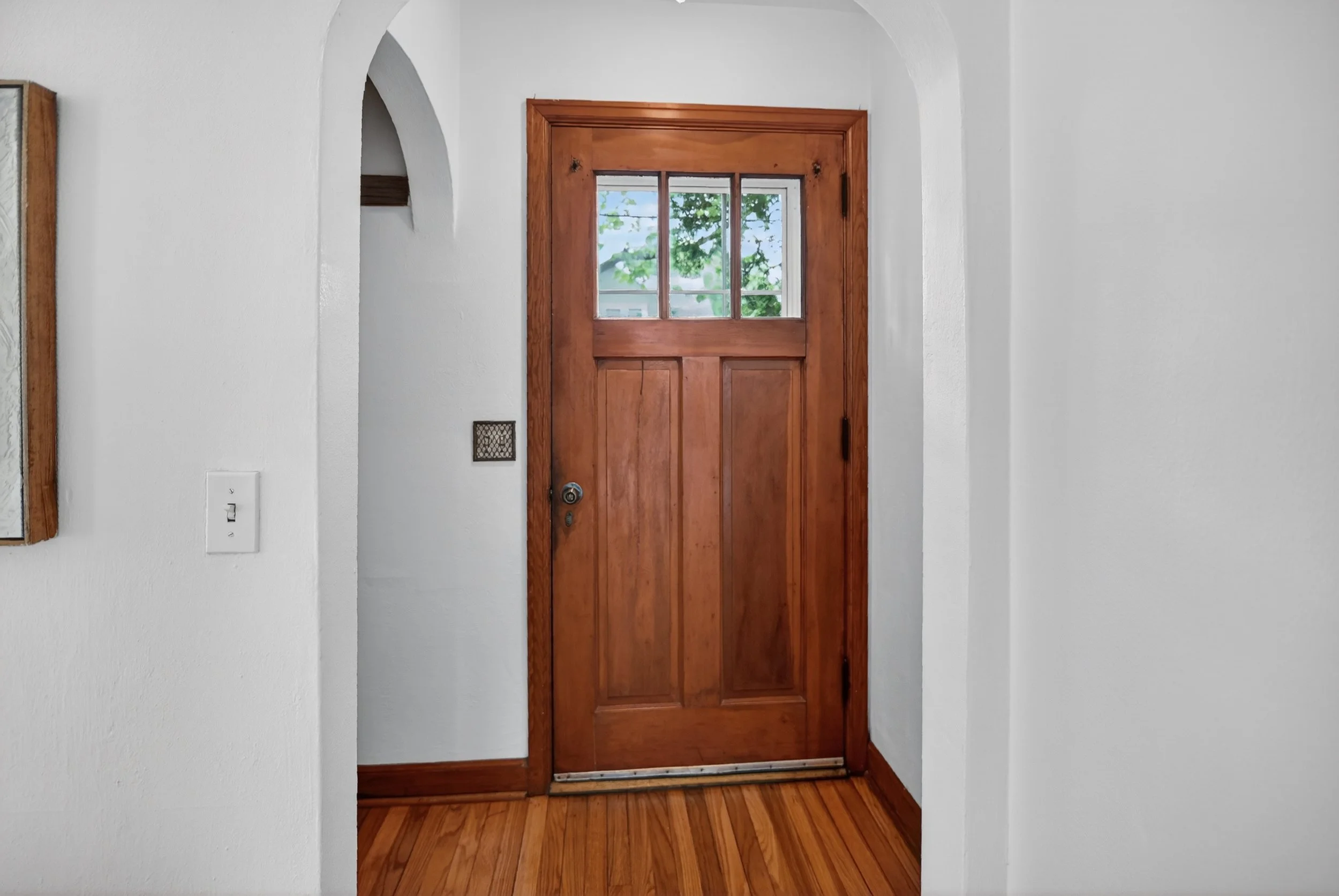 33-245 Waubesa St_5453.jpg