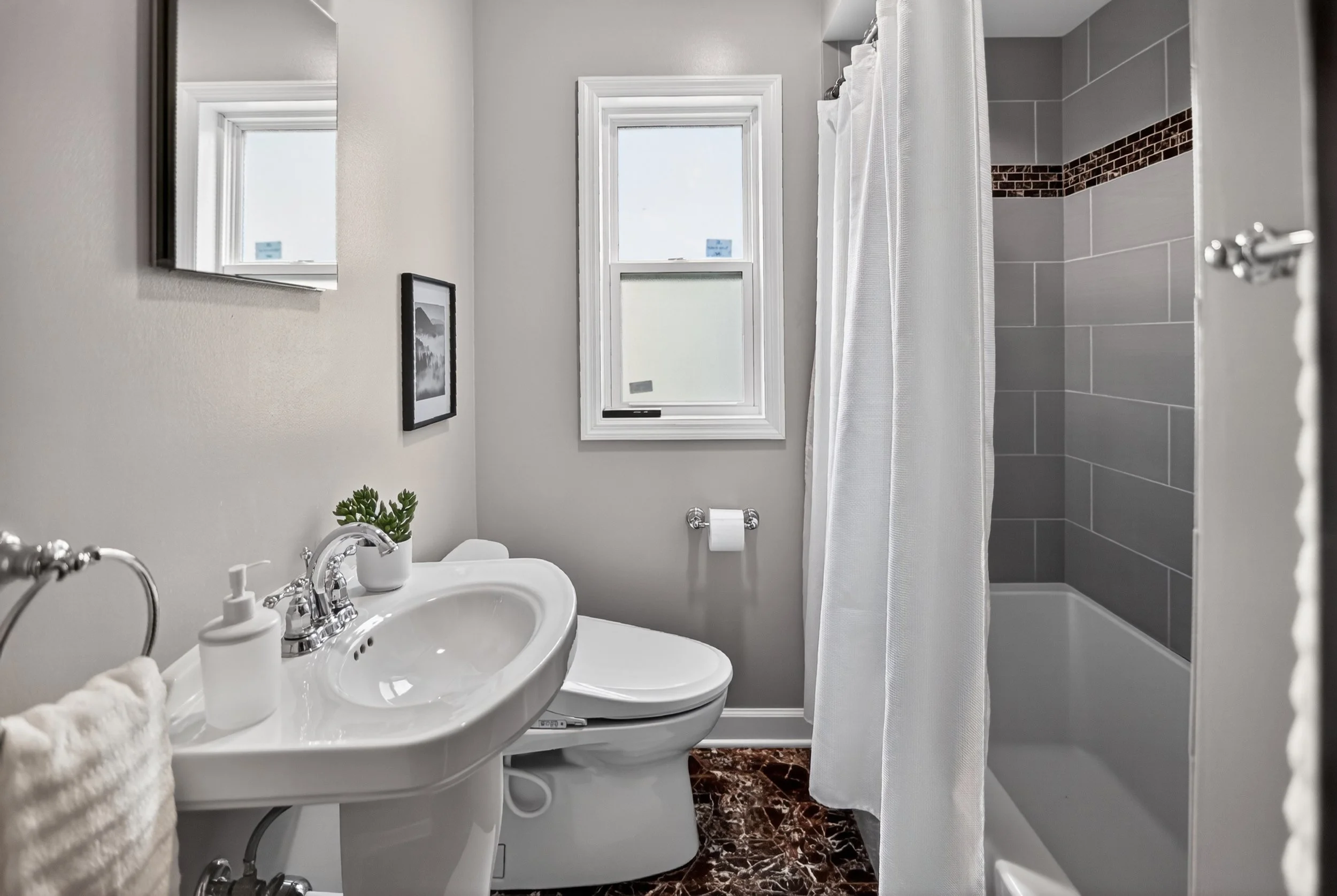51-245 Waubesa St_5541.jpg