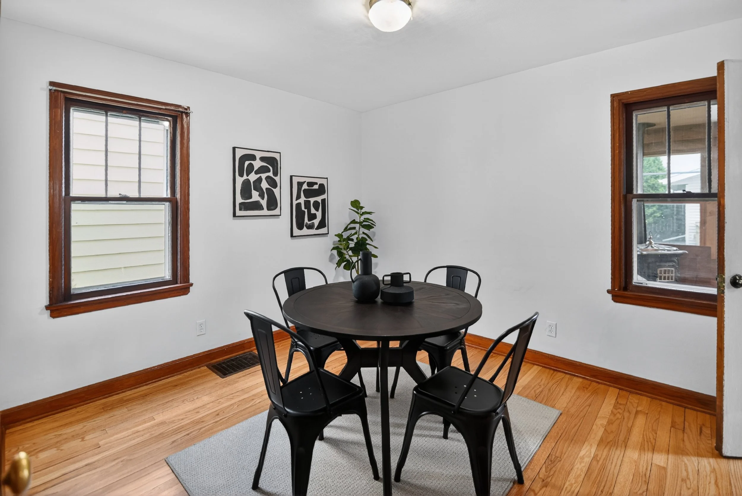 38-245 Waubesa St_5477.jpg