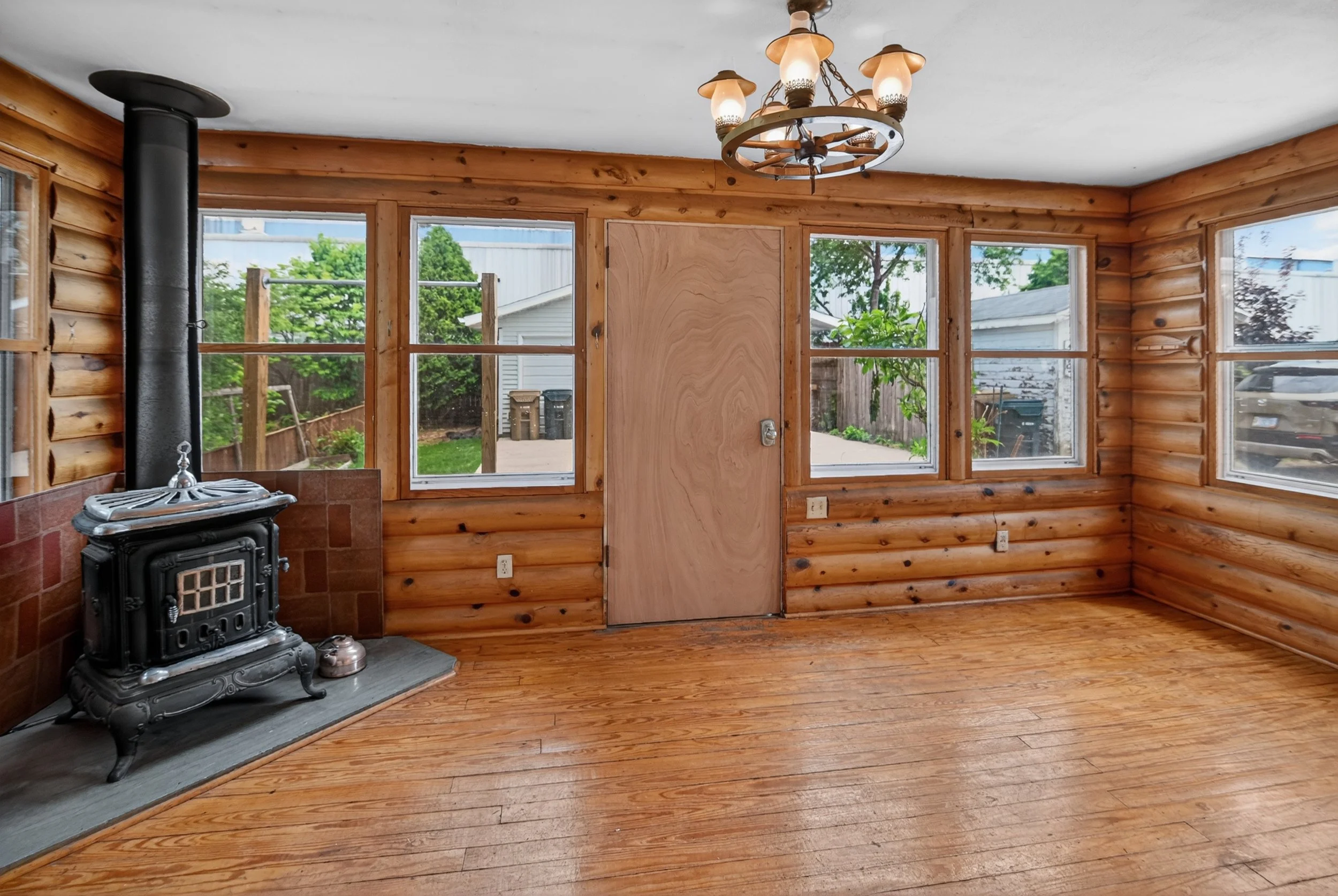 47-245 Waubesa St_5523.jpg