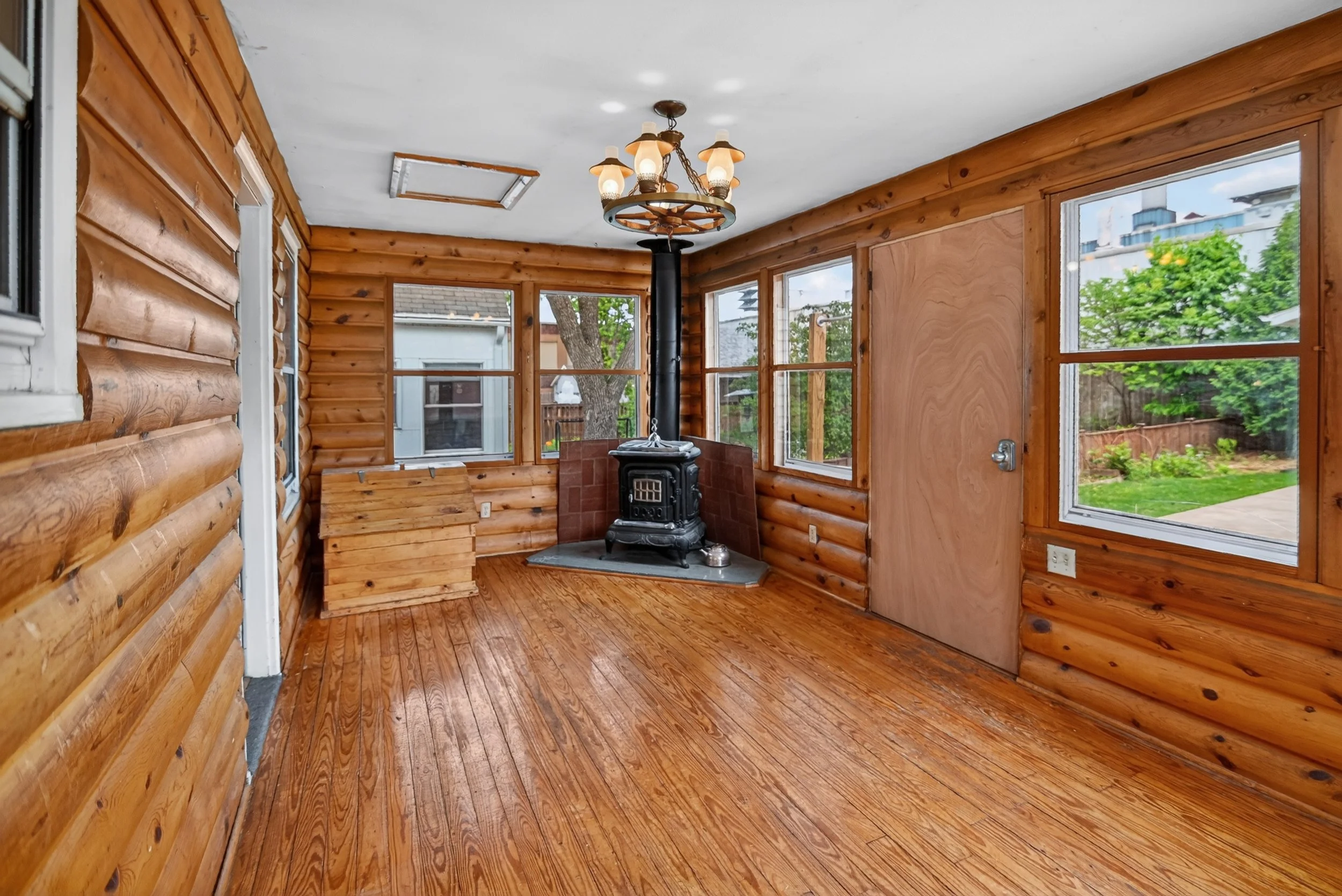 49-245 Waubesa St_5531.jpg
