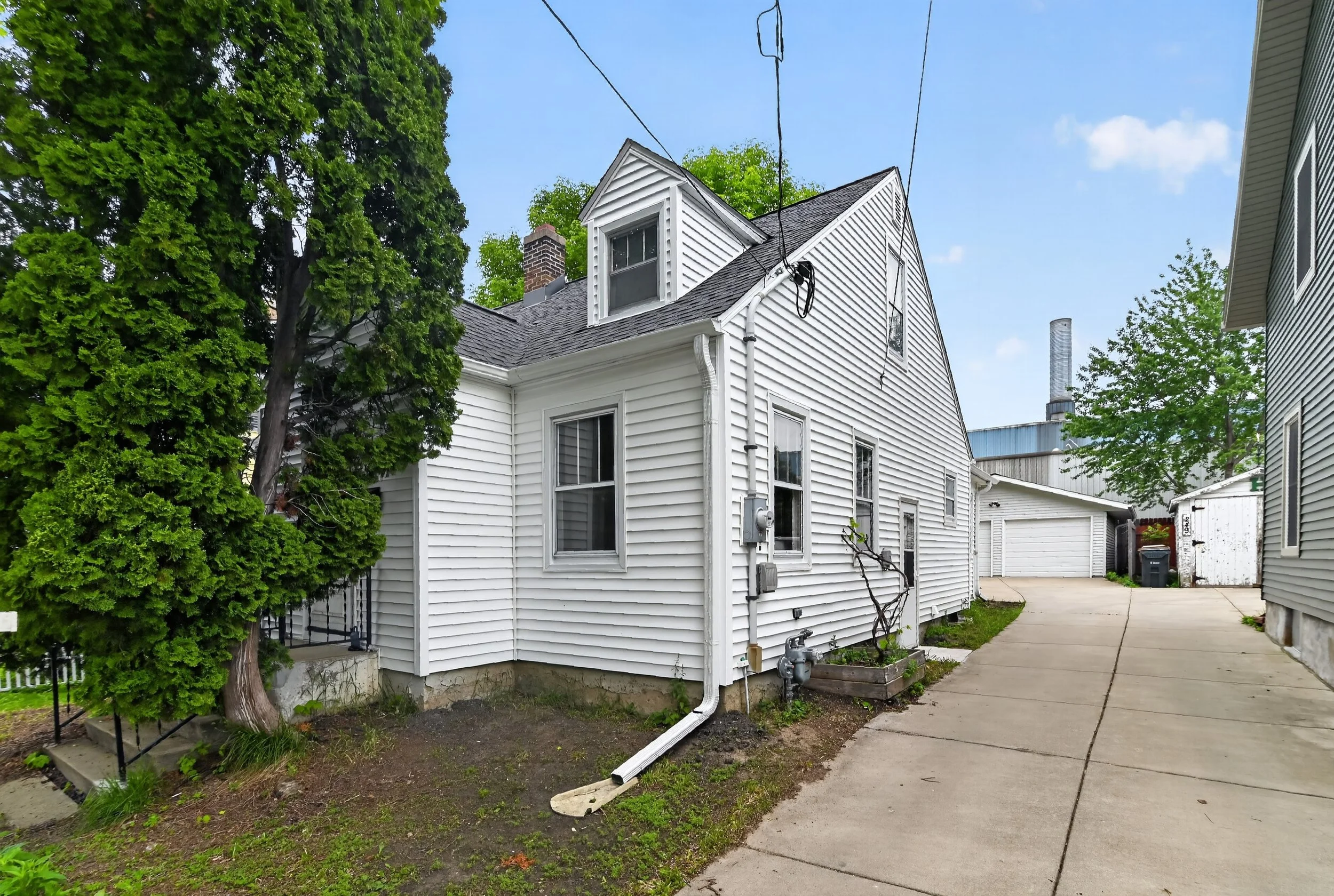 32-245 Waubesa St_5679.jpg