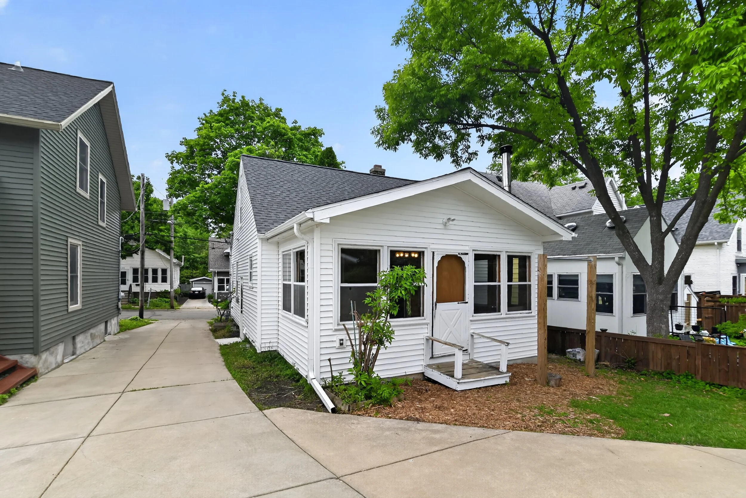 21-245 Waubesa St_5668.jpg