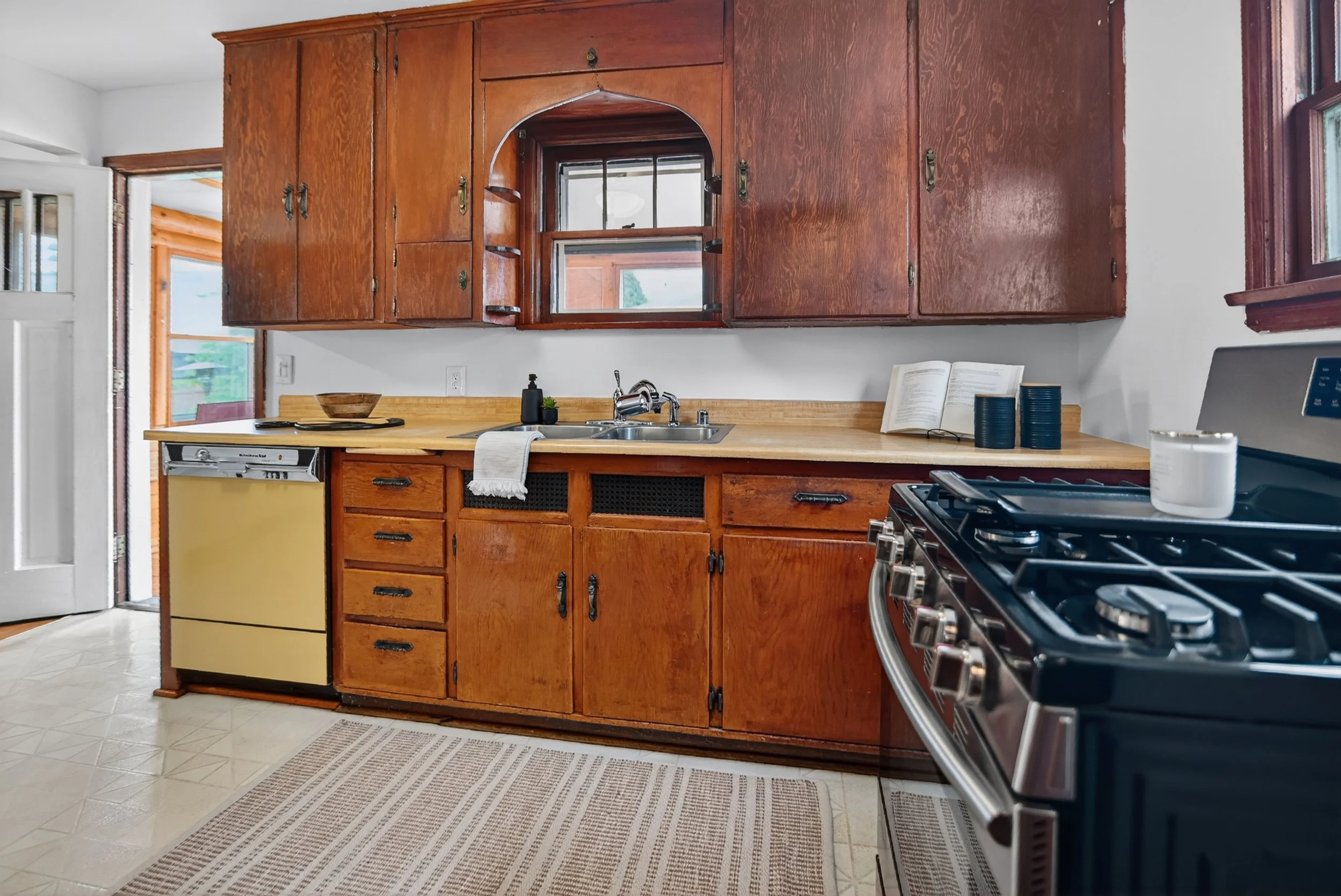 45-245 Waubesa St_5511.jpg