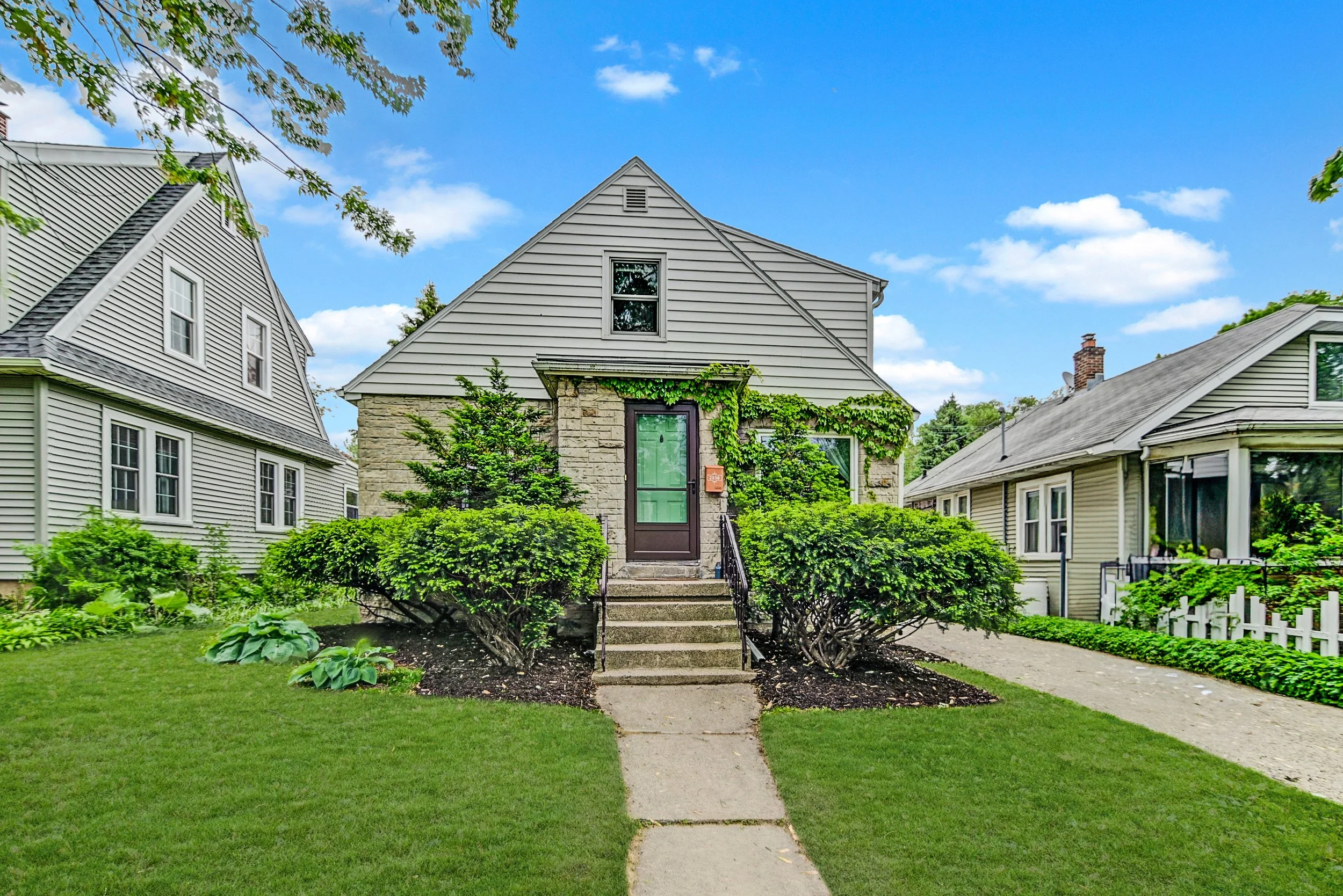 05-2538 Commercial Ave-71.jpg