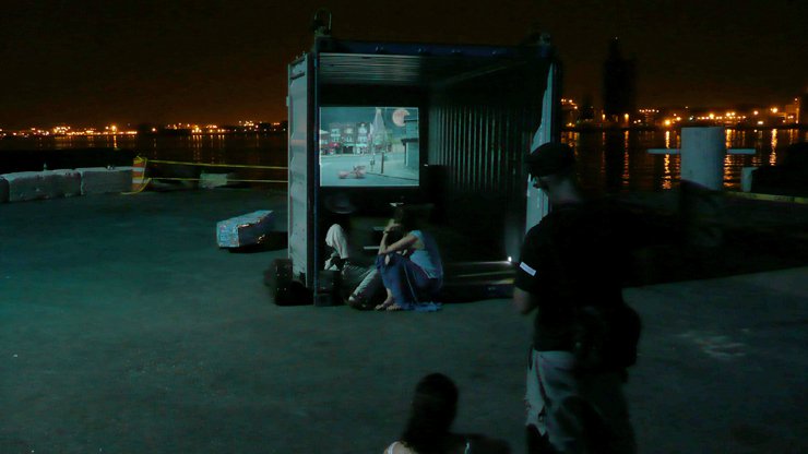 05_watching_container.jpg