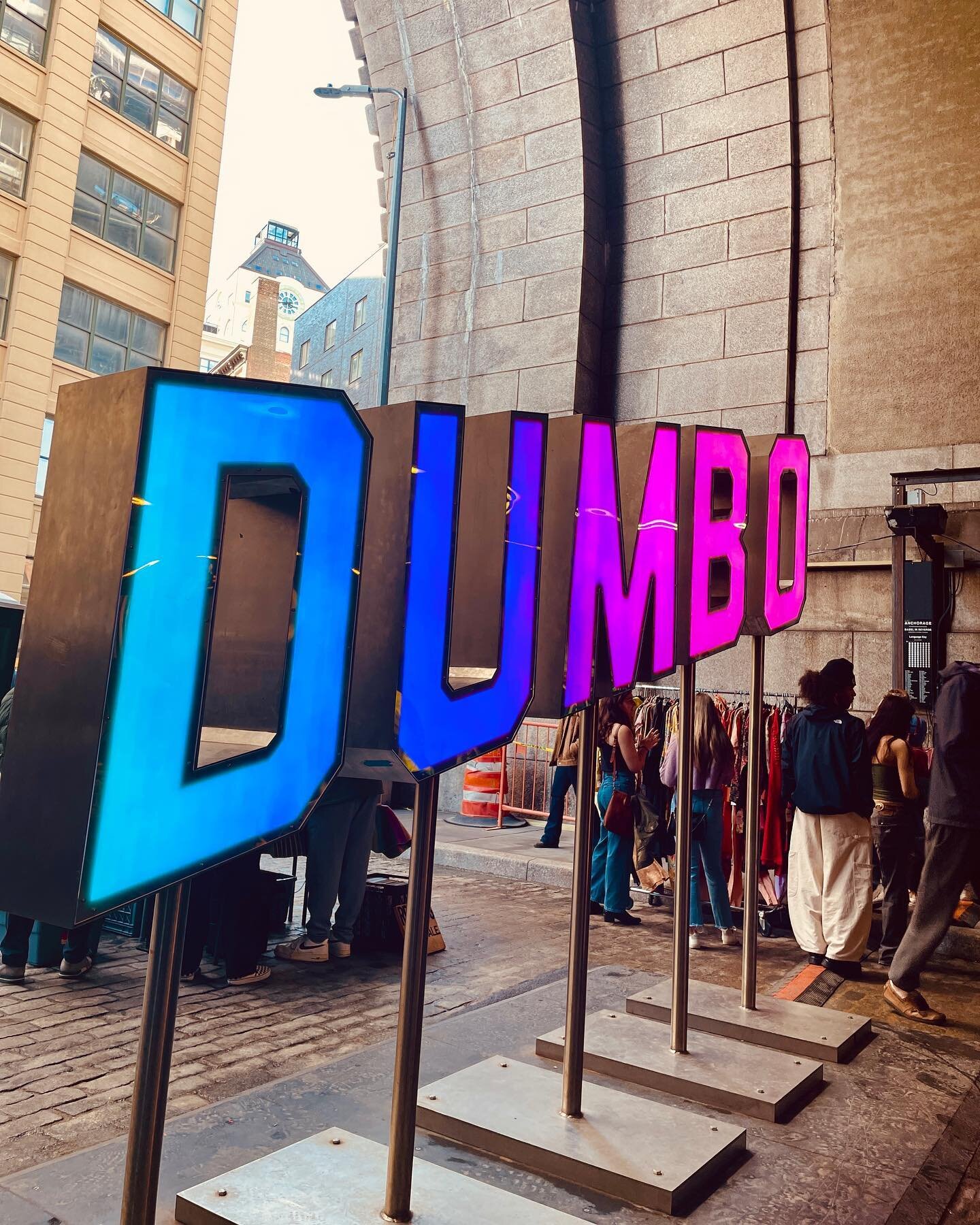 A side of DUMBO you&rsquo;ve never seen before🔎

From vintage clothing to unique home decor, this eclectic neighborhood market never disappoints ⚡️💎

 #thriftstorefinds #dumbobrooklyn #ecofriendlyfashion