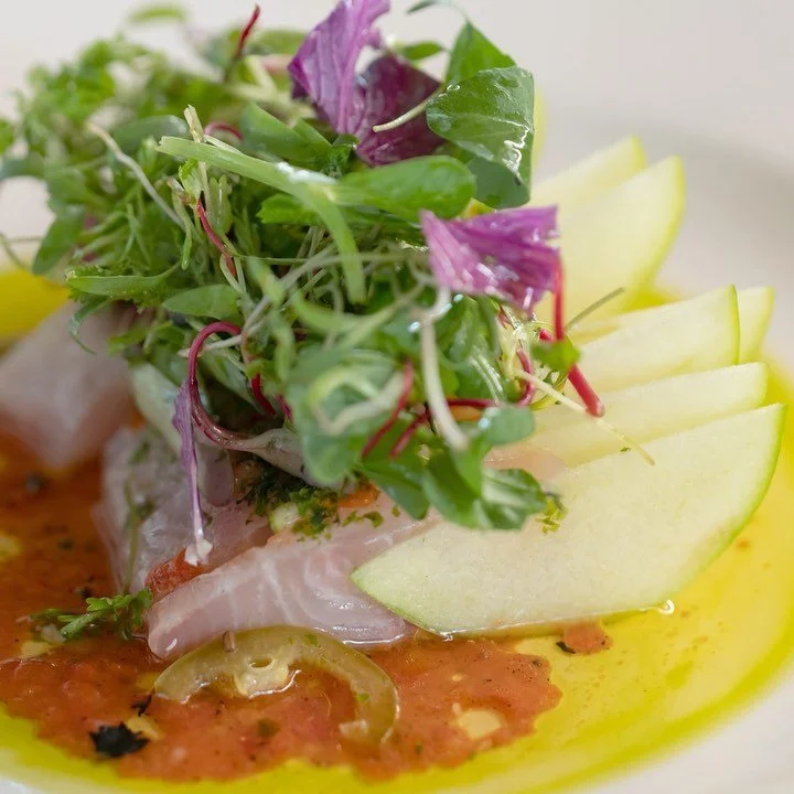 Nos dimos una vuelta exquisita por @salazar.rest junto con @gastronautadf #cdmx #gastronomia #foodie #cocinadecampo #terraza #foodblogger #mexico