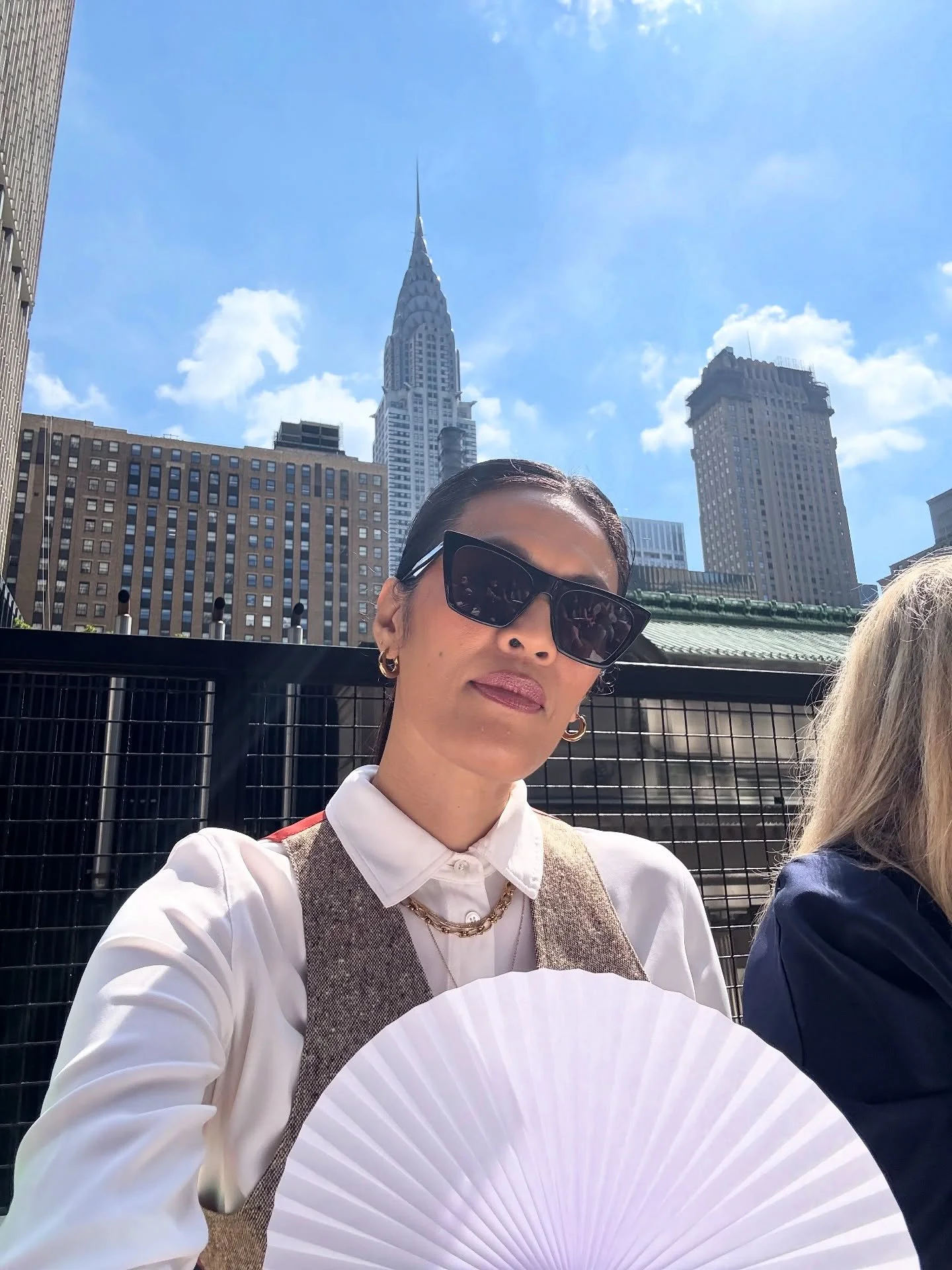 1 week ago today - just fanning myself on a HOT rooftop on Madison Ave waiting to cheer on my girl! 😎 What a way to finish up my Summer and NYFW by attending the @fundaesoles @flyingsolonyc fashion show. 

So proud of this sustainable Chicago-based 