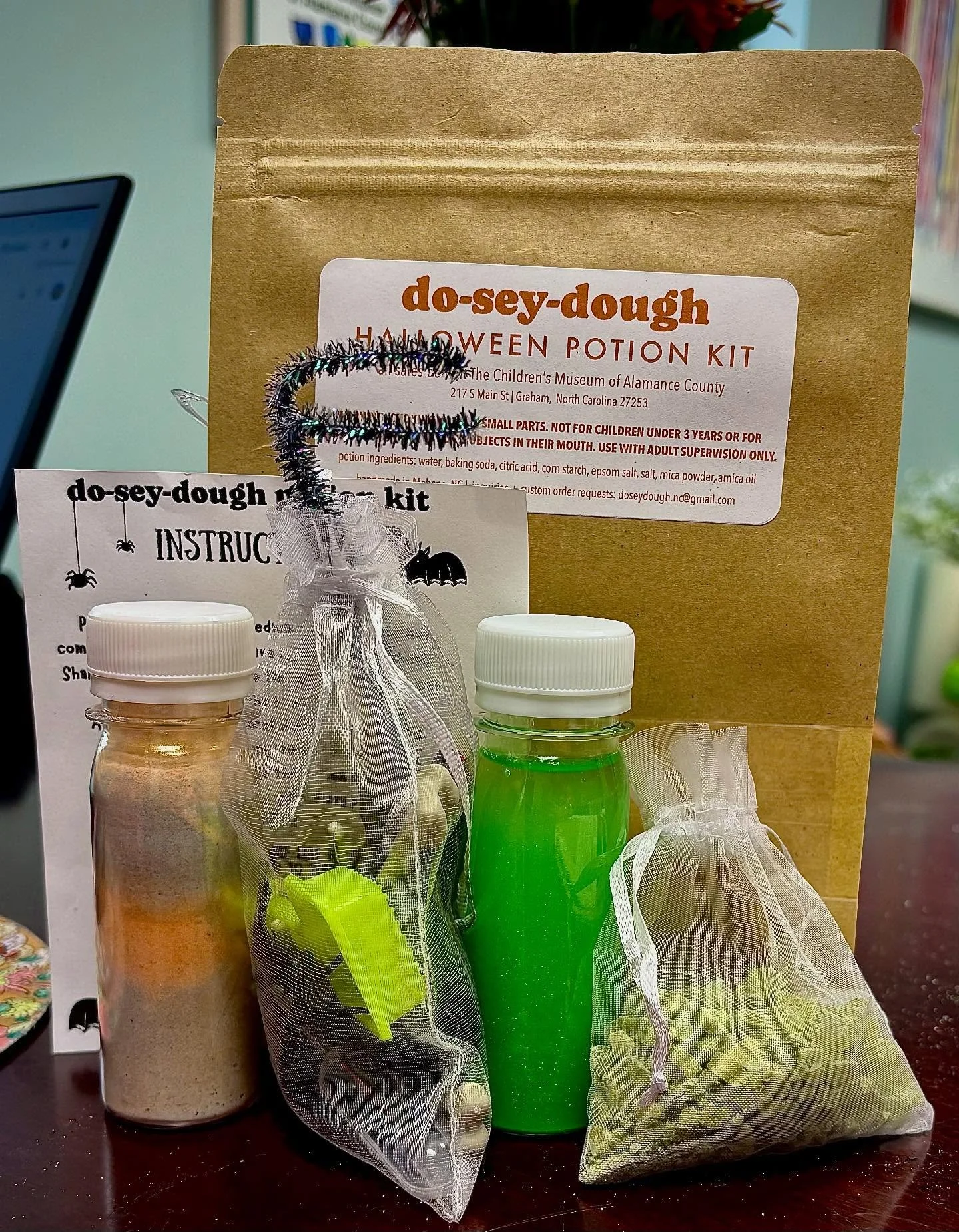 🧙👻DON’T FORGET TO SIGN UP👻🧙
Registrations ends October 24th at 5pm!
Make sure to join us Tuesday, October 28th at 10:30am for a DIY Potion Kit! 👻
Registration is required for this event with an additional $5 donation per child on top of g