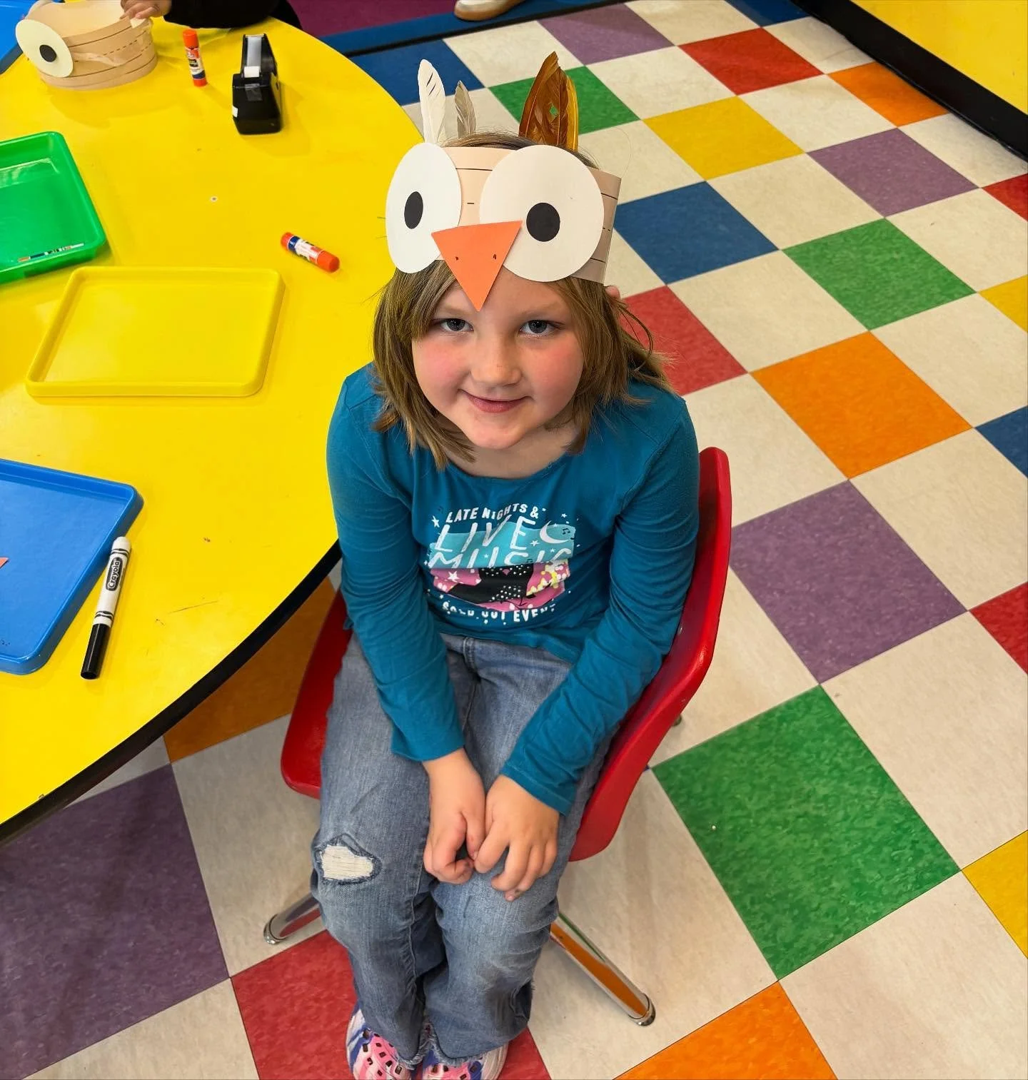 Today in the Artist Workshop, we&rsquo;re making turkey headbands! Here&rsquo;s just a few of our little turkeys 🦃 
Join us today to make your own!