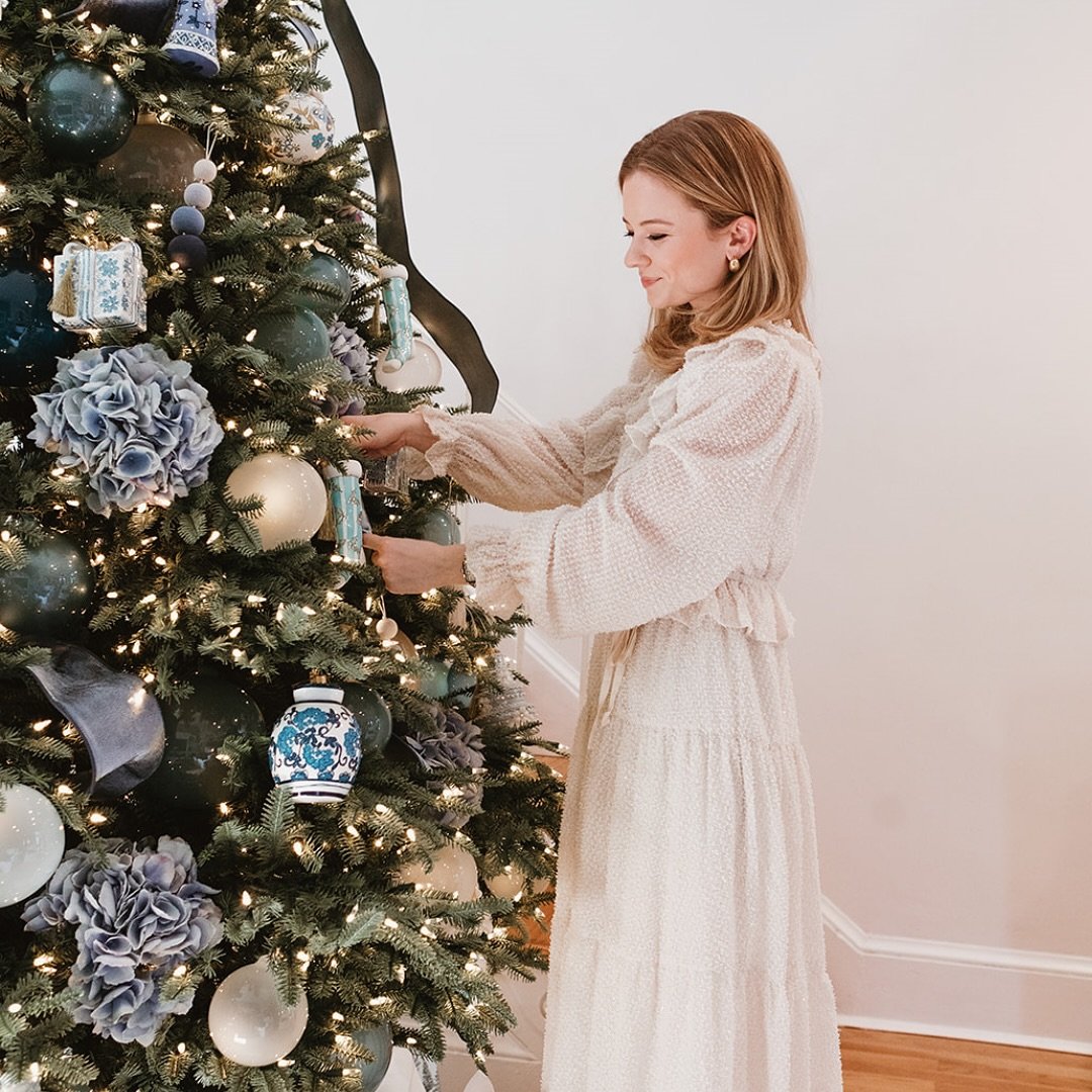 Until this year, our Gift Guide never had a holiday section because it is really a year-round guide. But, we added it as we found some fun things and one I must show you! @shopsprucedup is luxury bespoke Christmas decor and is just gorgeous. From the