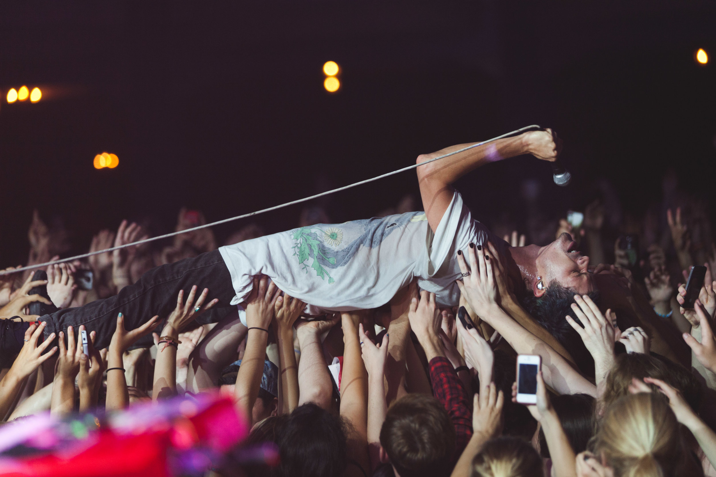 Grouplove-Christian-Zucconi-Crowdsurf-3.jpg