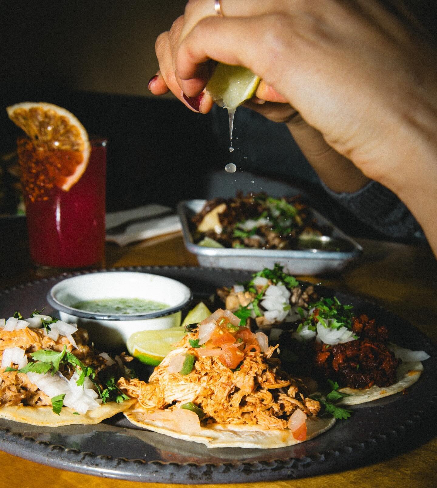 Tacos Mixtos #gordoscantina #authenicmexican #mexicanstreetfood #tacos #mixtos #chorizo #steak #pollo #carntias #lunch #brunch #dinner #centralmexico #mexico #bushwick #brooklyn #nyc #nymademexicoapproved