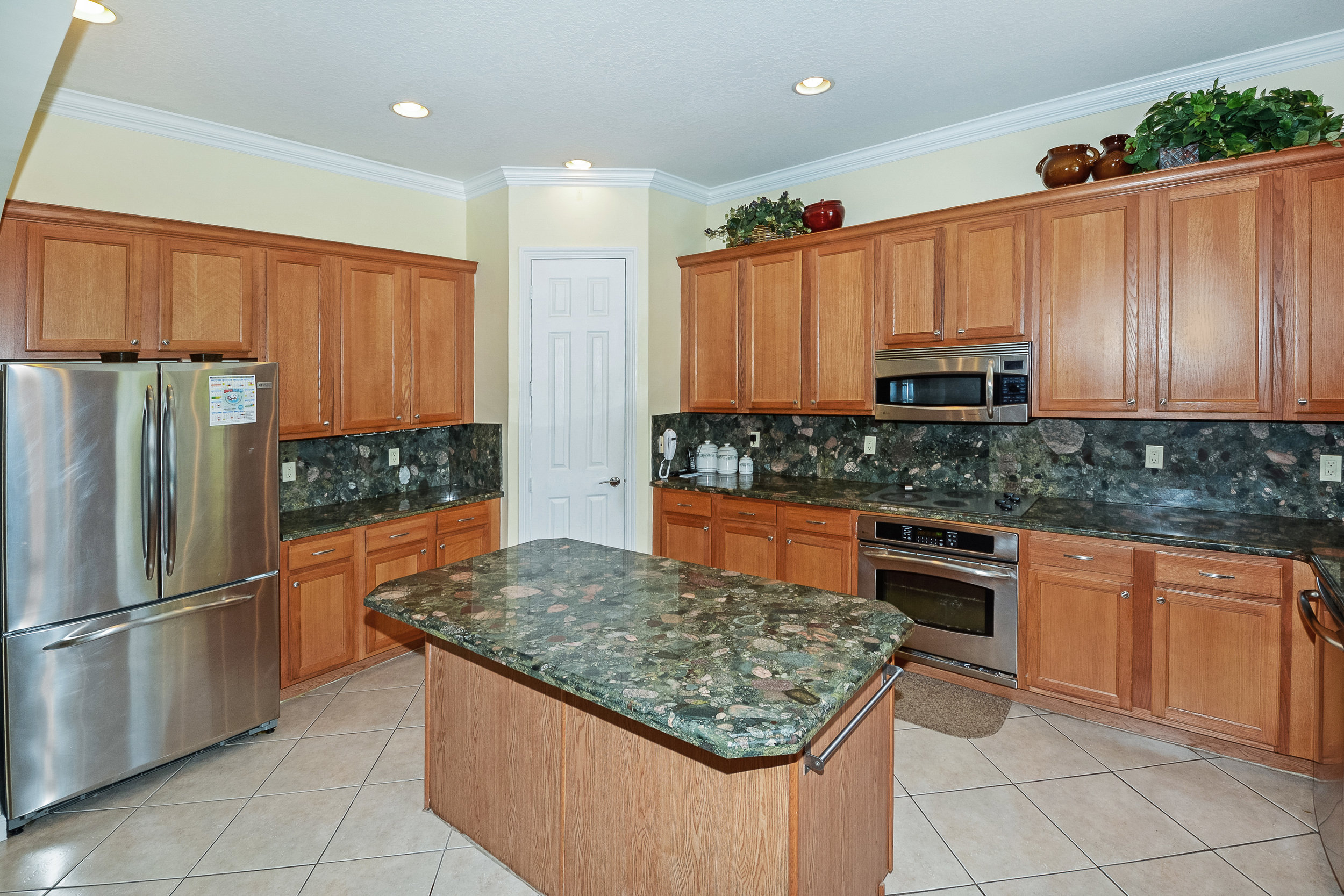 10451_sw_54th_st_MLS_HID1069941_ROOMkitchen.jpg