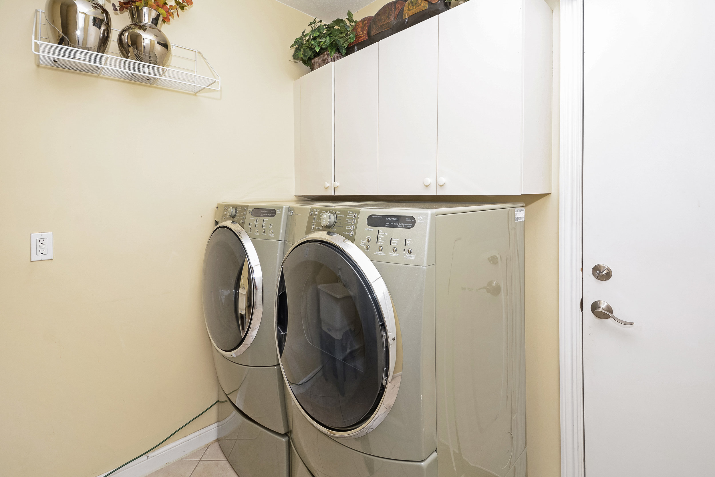 10451_sw_54th_st_MLS_HID1069941_ROOMlaundryroom.jpg