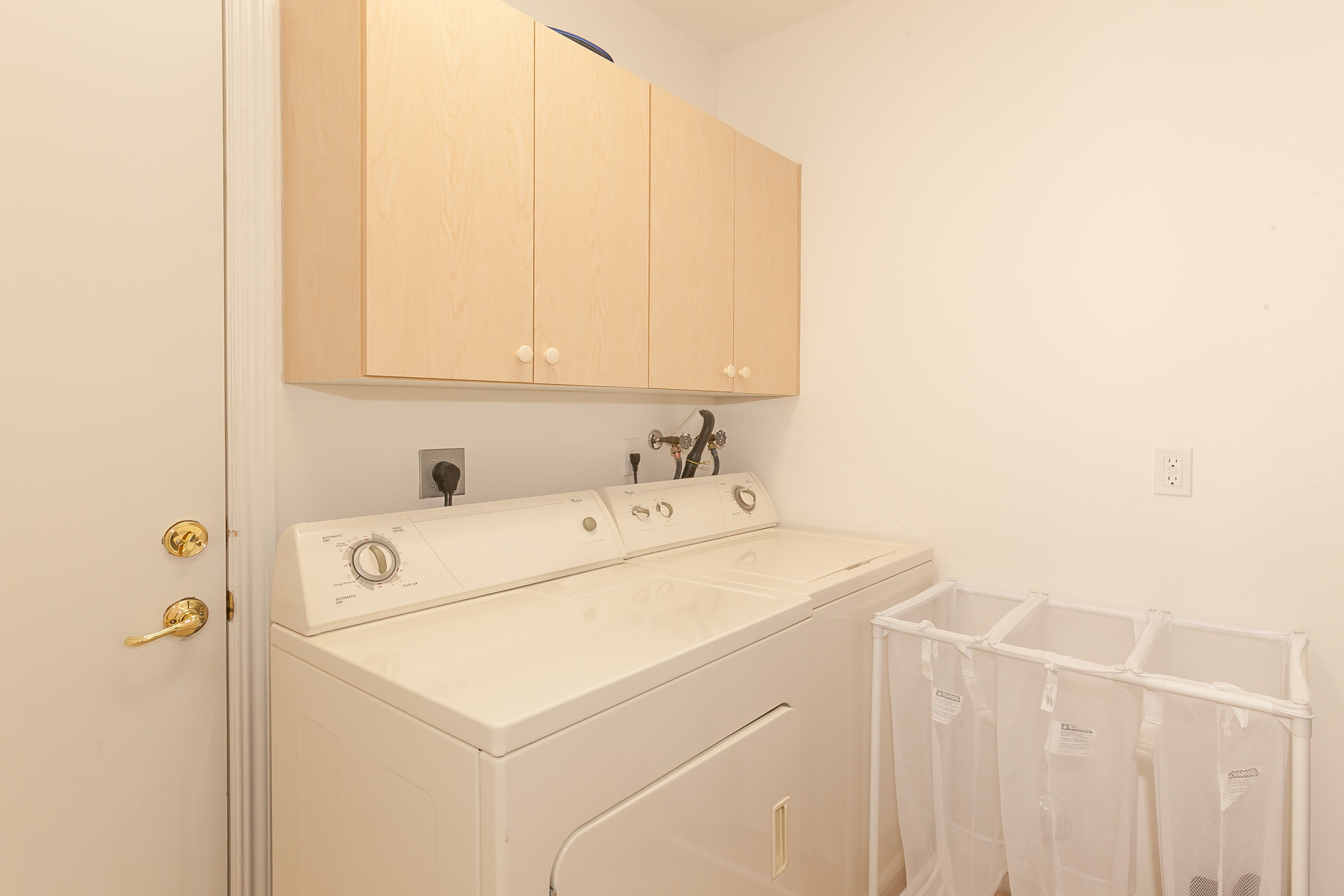 10411_southwest_54th_street_MLS_HID1100664_ROOMlaundryroom.jpg