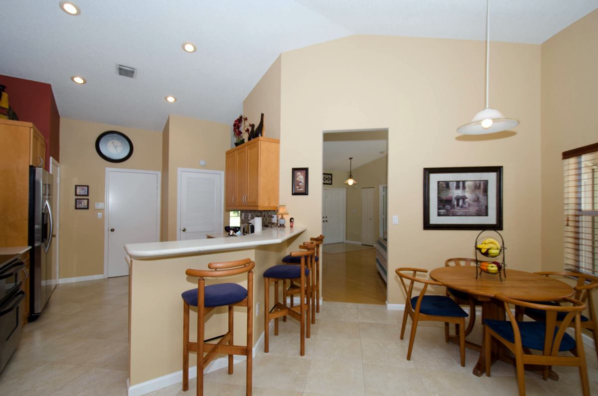 kitchenbreakfastnook_1200.jpg