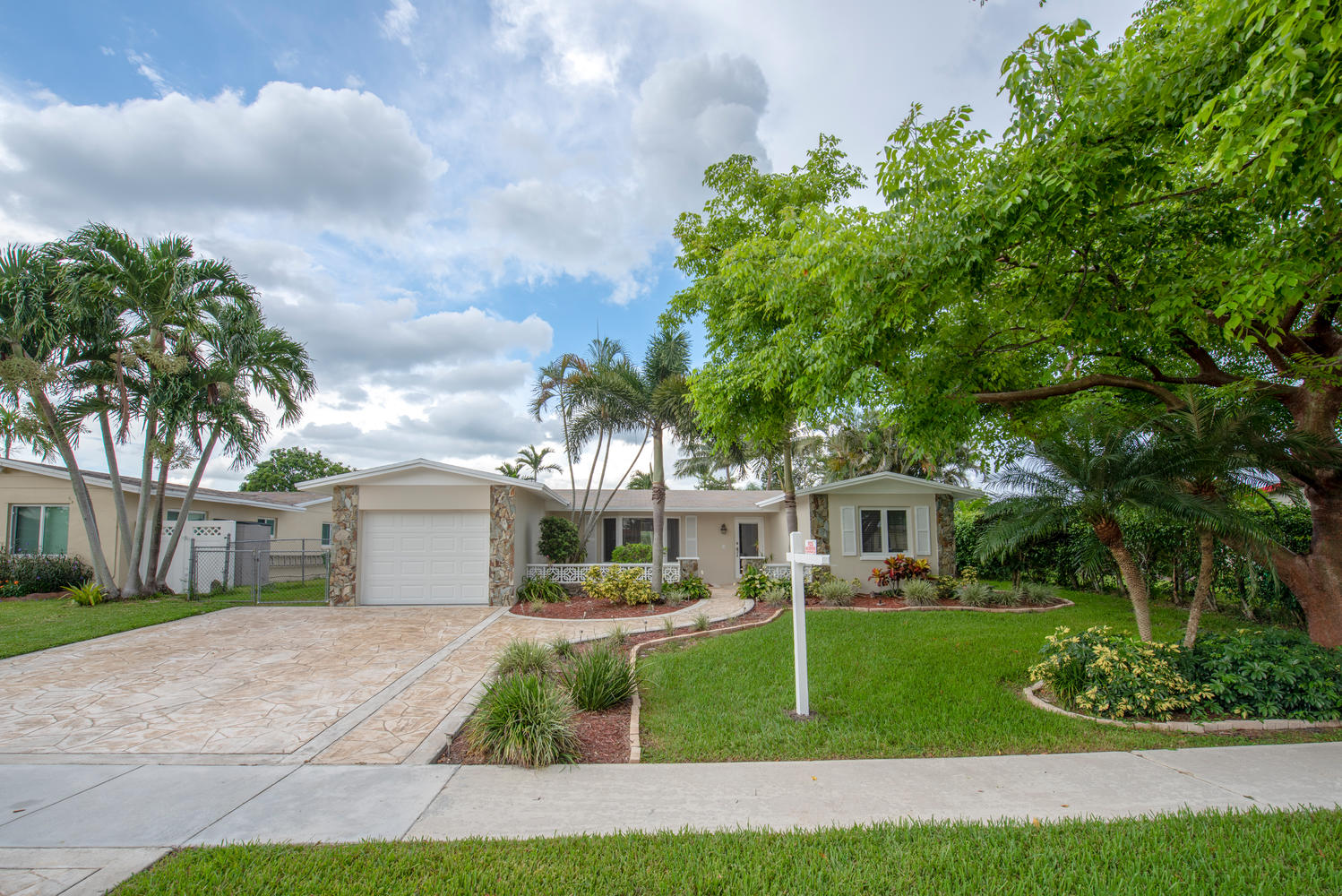 9311 NW 20th Ct Pembroke Pines-large-001-27-Exterior Front-1499x1000-72dpi.jpg