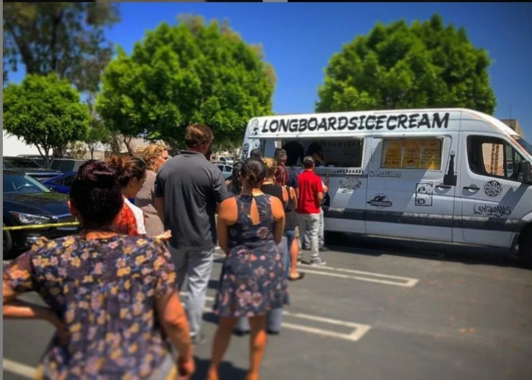 AFTERNOON DELIGHT! 30 minutes of service and up to 50 servings. 4 flavors of ice cream and frozen bananas. Milk and Dark Chocolate. 6-12 toppings to choose to go on the outside of your bar. Starting at $300.