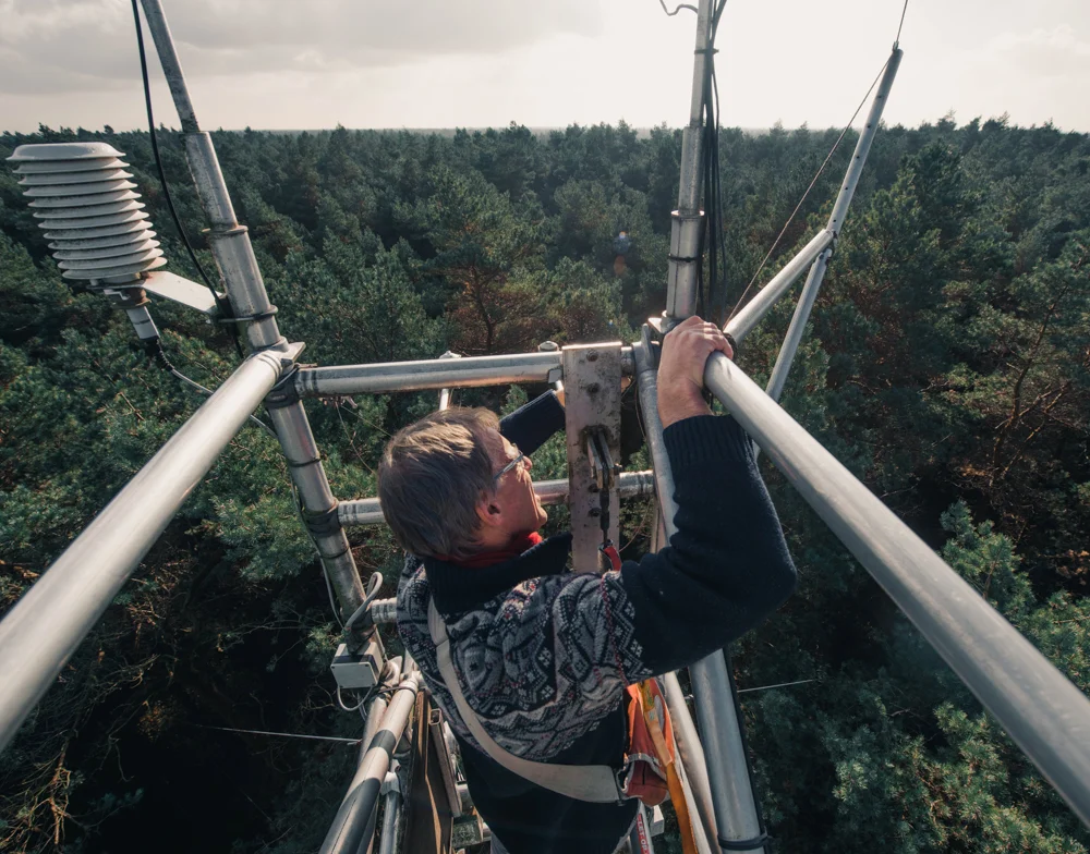 Researcher cleaning instruments in Netherlands. 2017