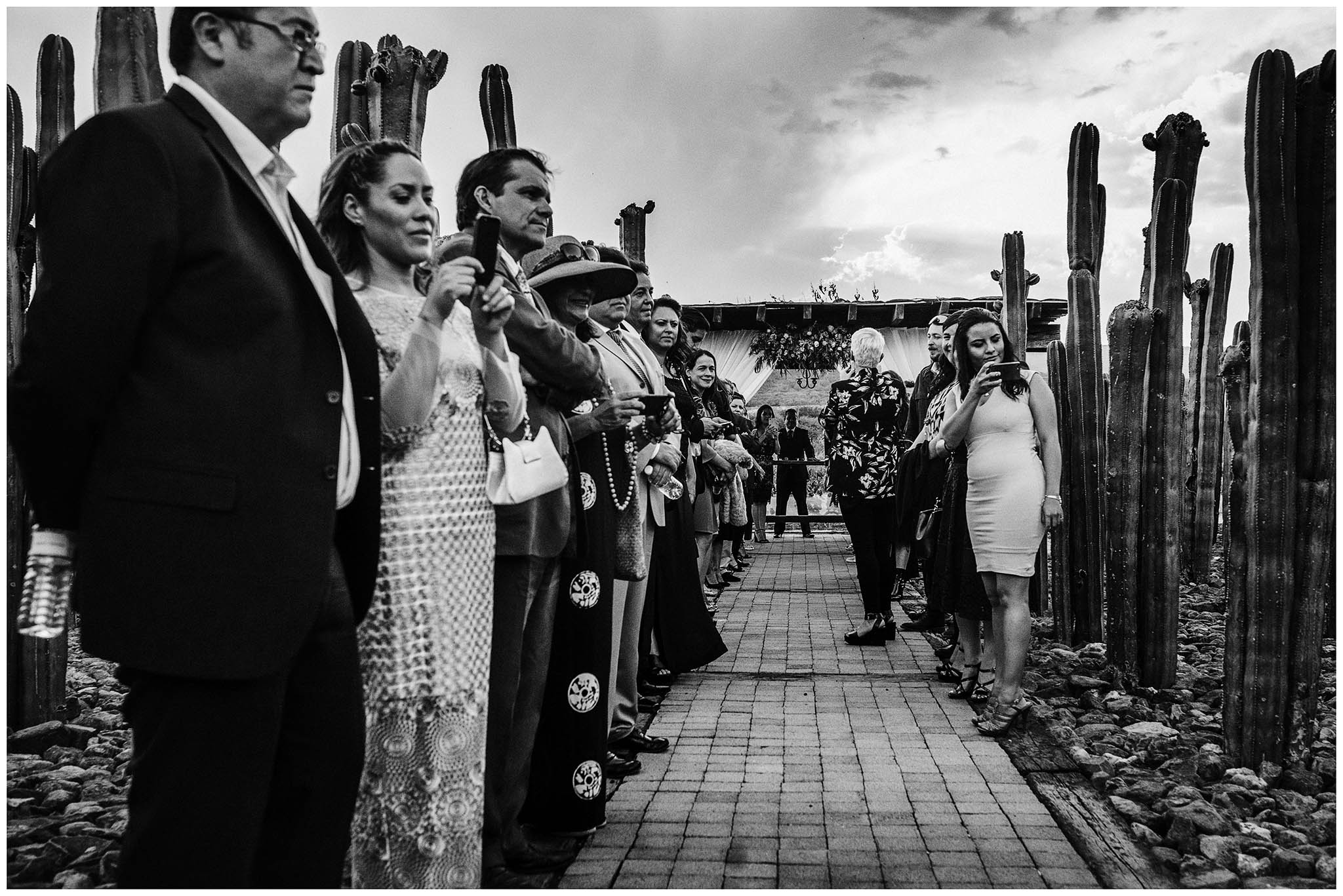 Recibiendo a los novios