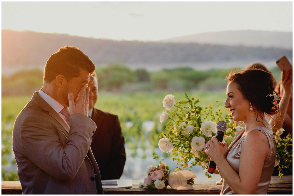 Novio llora en su boda