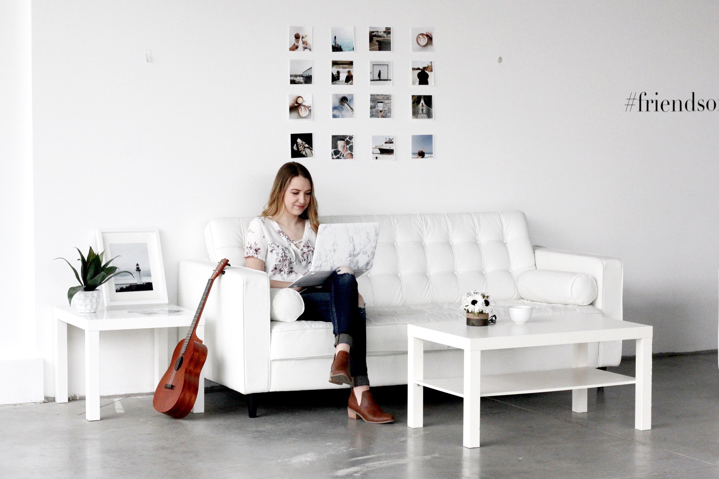 MODEL: ASHLEIGH BALL (check out her work at @ashleighballcalligraphy) WHITE MARBLE LAPTOP CASE: Renpho
