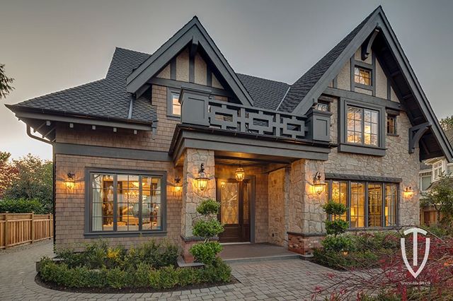 Proud to have worked on this West Side Jewel by Tavan Group 1/6 #audiospace #vancouver #beautifulhomes #luxuryhomes #interiordesign #homeautomation #lowvolatge #vancity #yvr