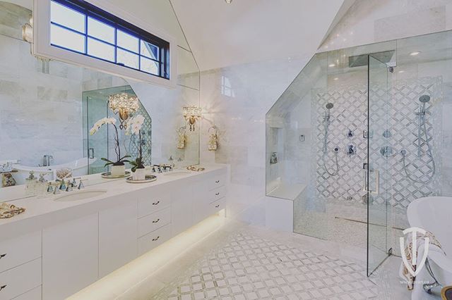 Proud to have worked on this West Side Jewel by Tavan Group 2/6 #audiospace #vancouver #beautifulhomes #luxuryhomes #interiordesign #homeautomation #lowvolatge #vancity #yvr