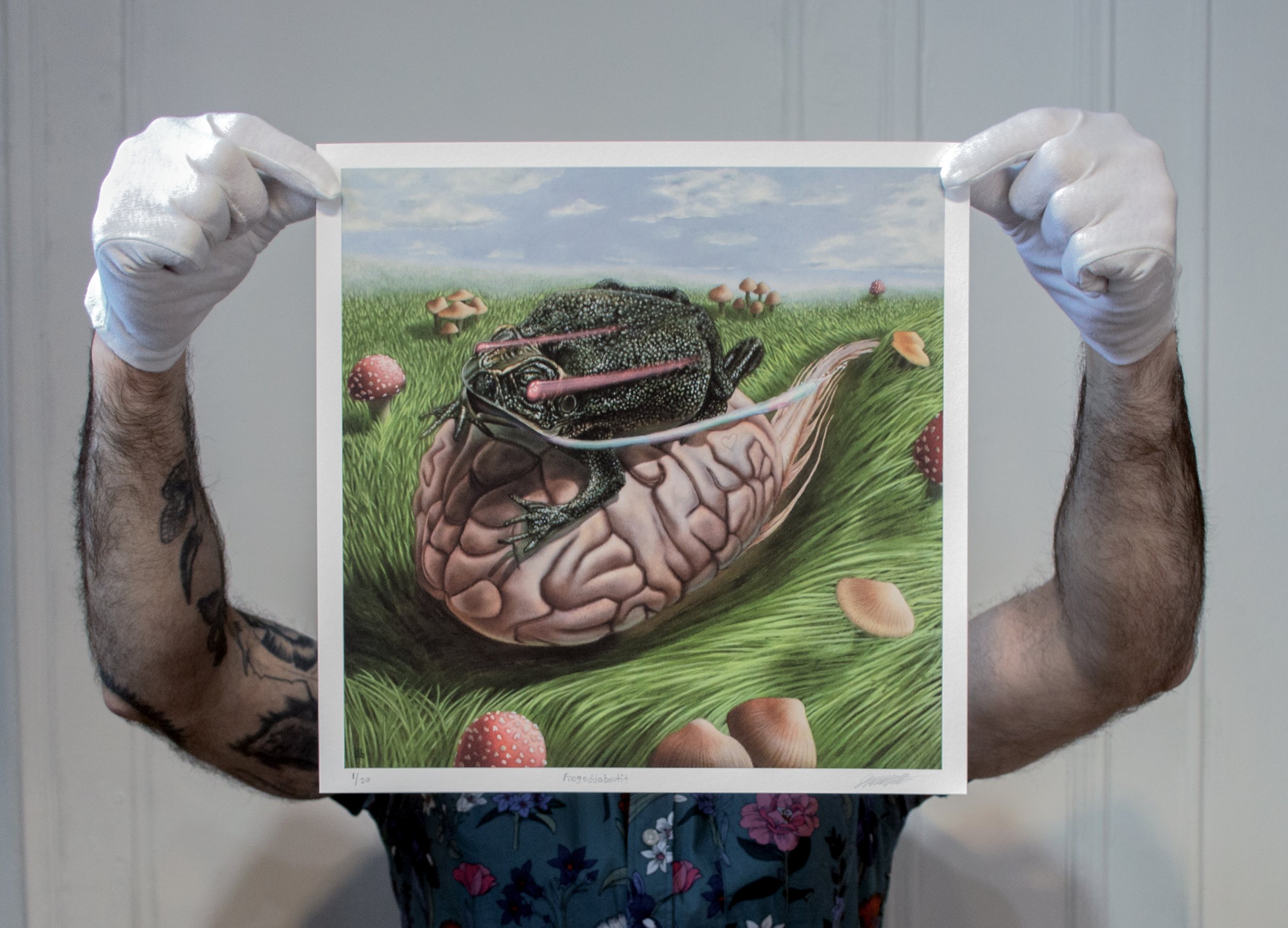 frogholdup.jpg