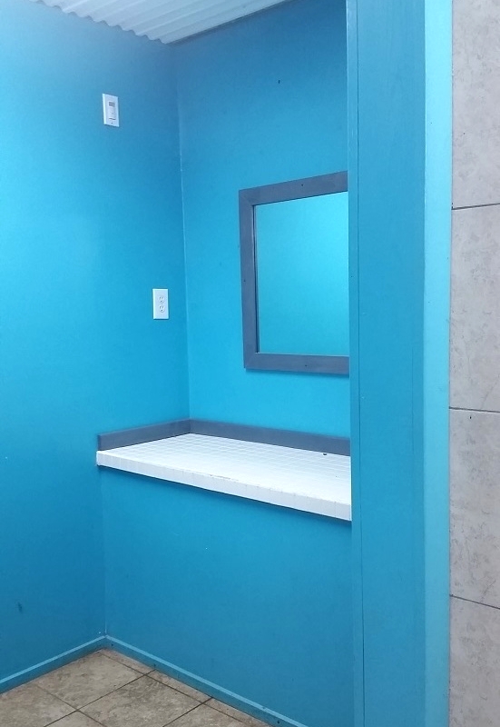 MENS CHANGE ROOM.jpg