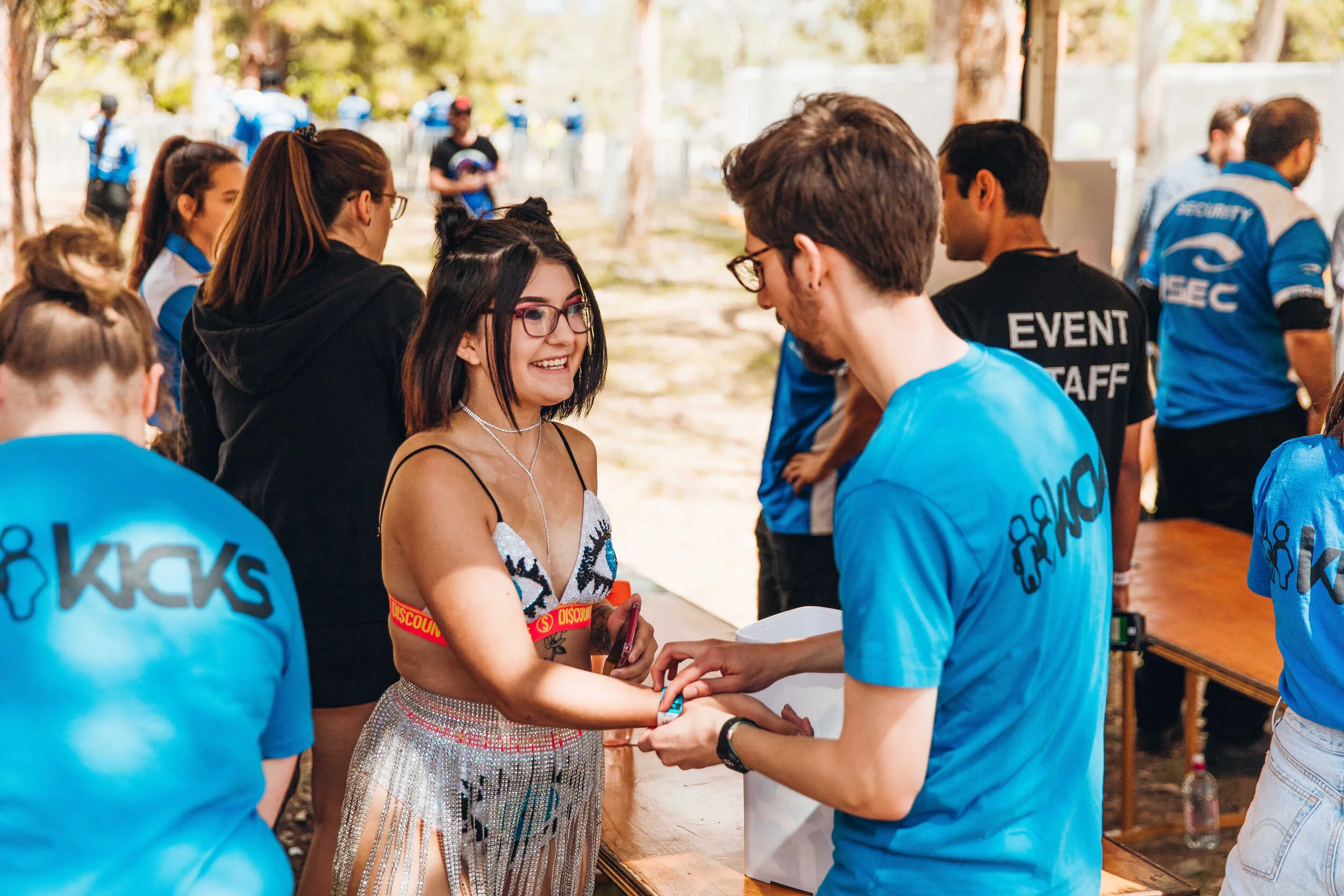 SM18 -JORDANMUNNS_LOCATION_SPILTMILK-6-WRISTBANDING STAFF copy.jpg