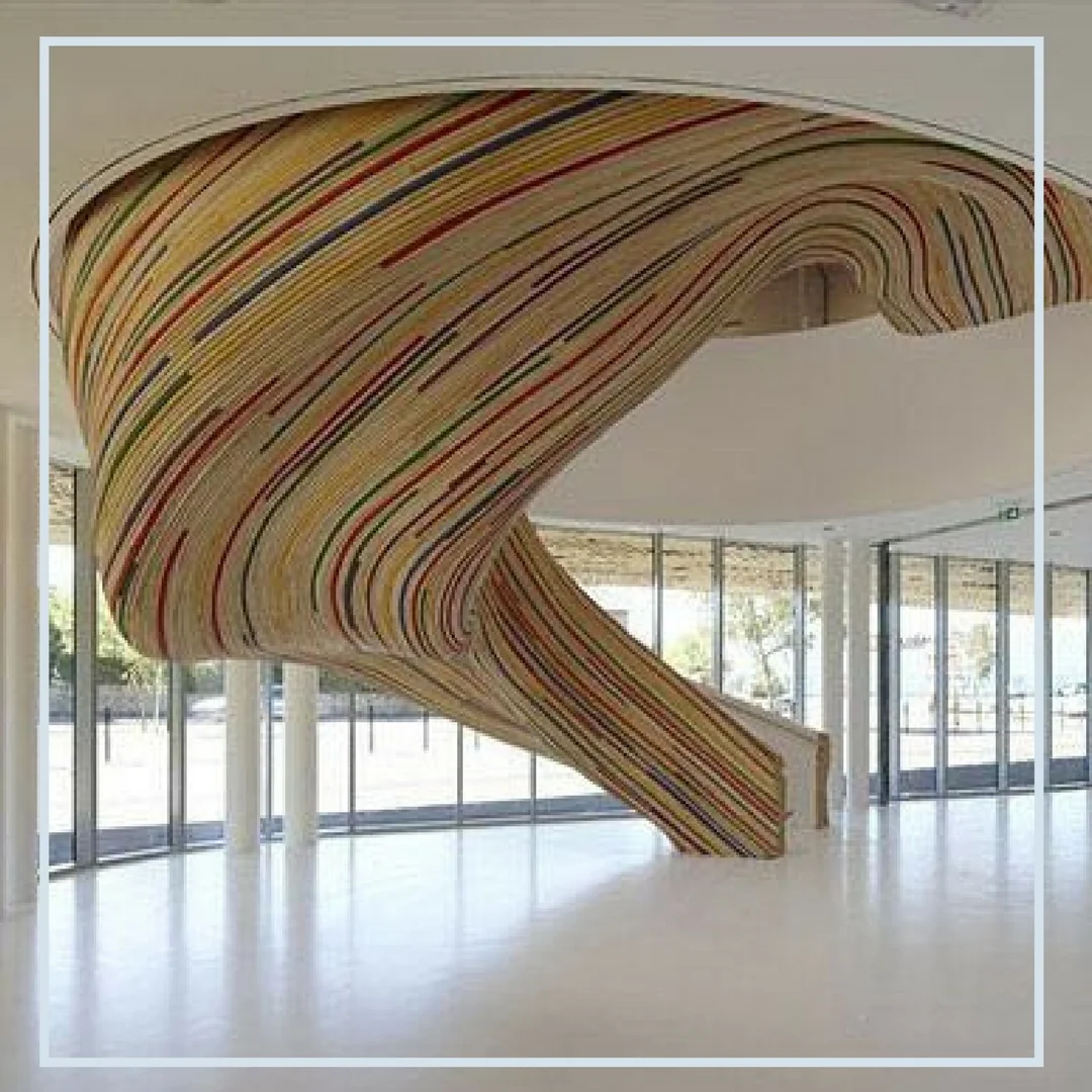 Pura obra de arte! Aqui a escada tem o papel principal no ambiente..jpg