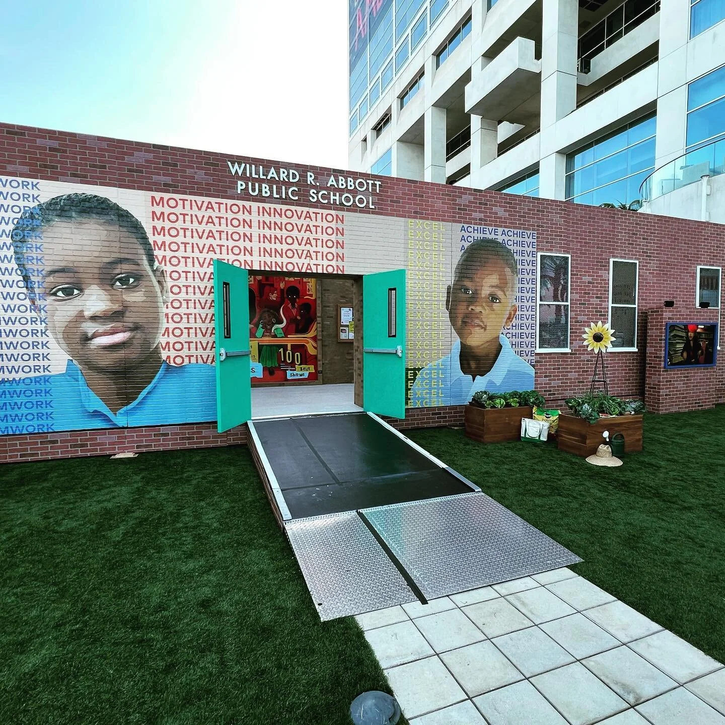 Comic-Con 2022 - Set decoration and prop styling for Abbott Elementary, Part 1 (Entry)

Special thanks Creative Riff for bringing me back to San Diego, and to their entire team, especially Shaun Bruce, Lindsey Chetkof, and Rena Andrews. As well as my