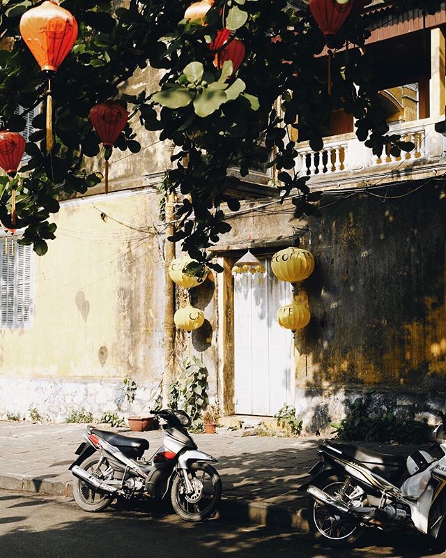 Out of office and in #LifeMode - Falling for Hoi An in all of its glory.  The dandelion yellow streets dappled with small bits of shade amidst the harsh light. Each street in old town packed with street carts, bars and most importantly ☕️. Using the 
