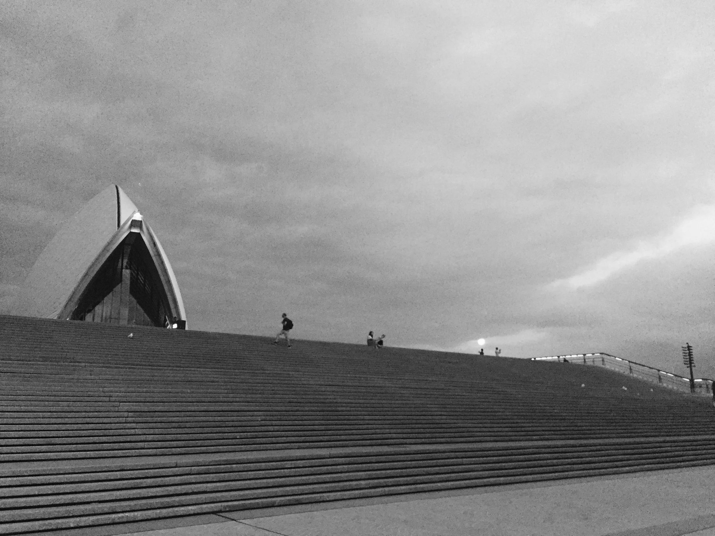 a quick jaunt to the Sidney Opera House on the night of a full moon...