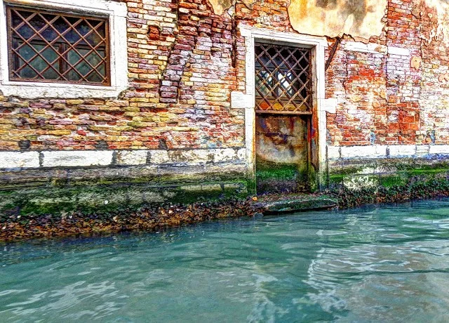 Venice-canal-Micha-Goff-640x460.jpg