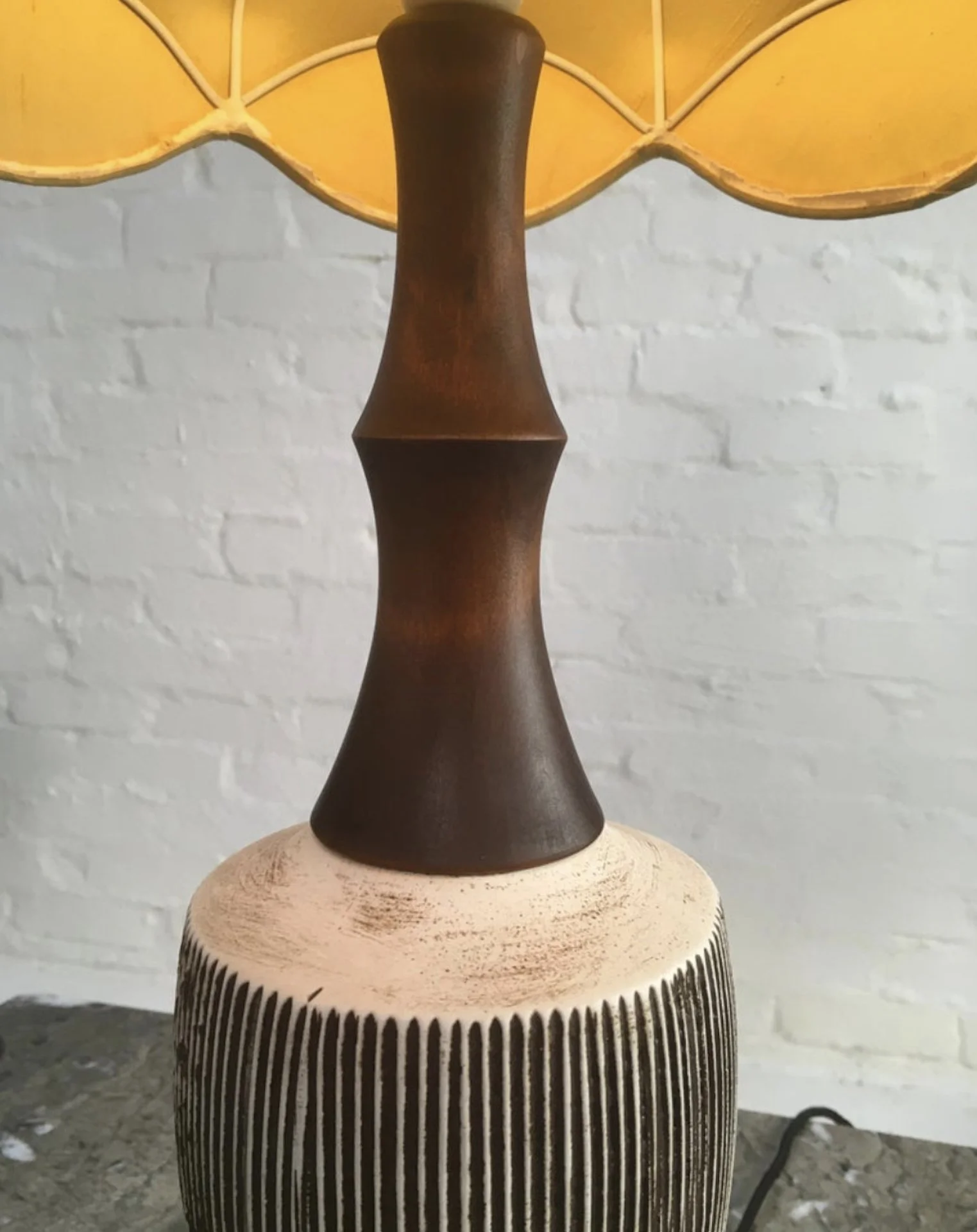 sgraffito_lamp_neck.jpg