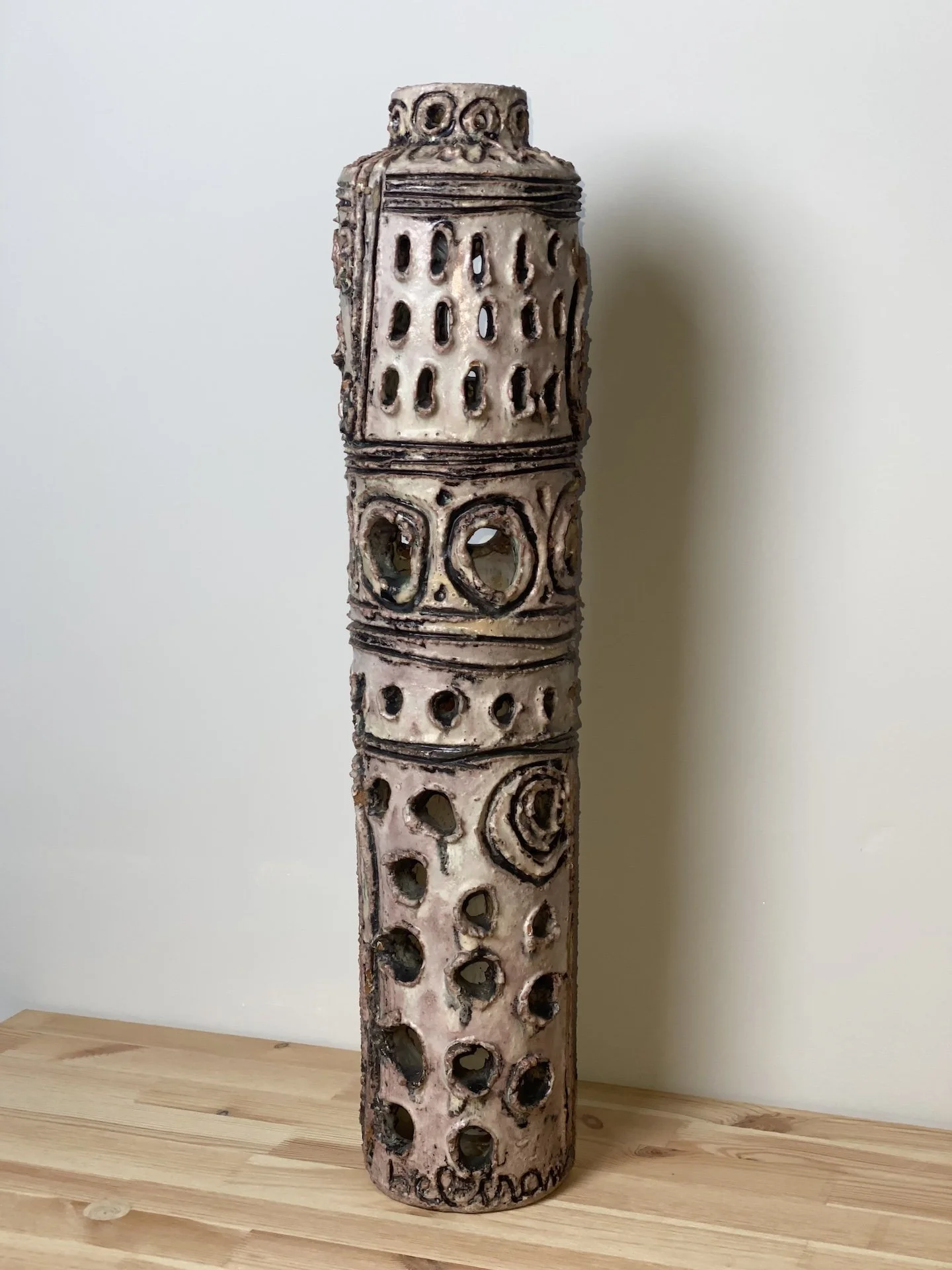 Tall Italian brutalist ceramic piece signed ‘Beltrano’, 1970s – sculpture, vase, or lamp base form