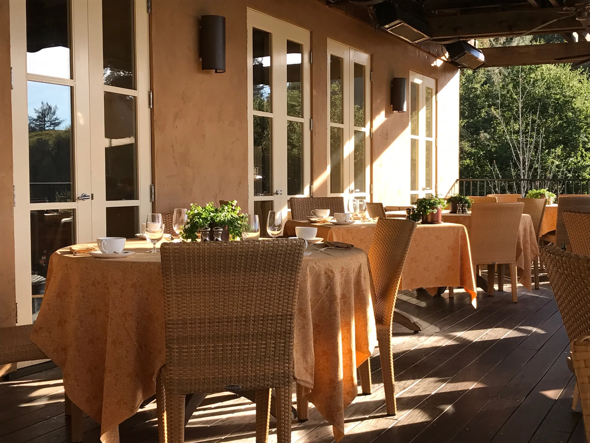 Beautiful and peaceful area for breakfast