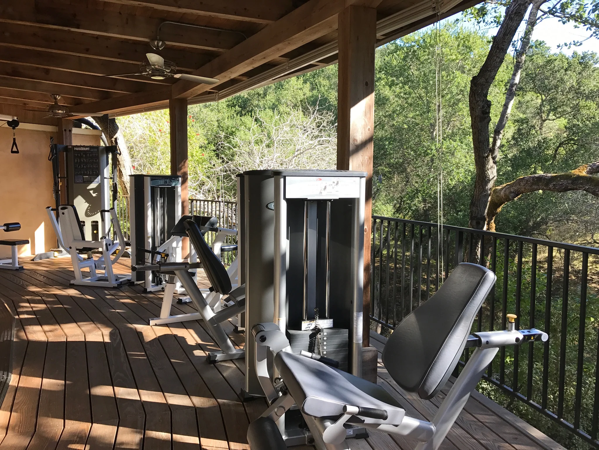 I absolutely adored working out outdoors. Love this workout nook!