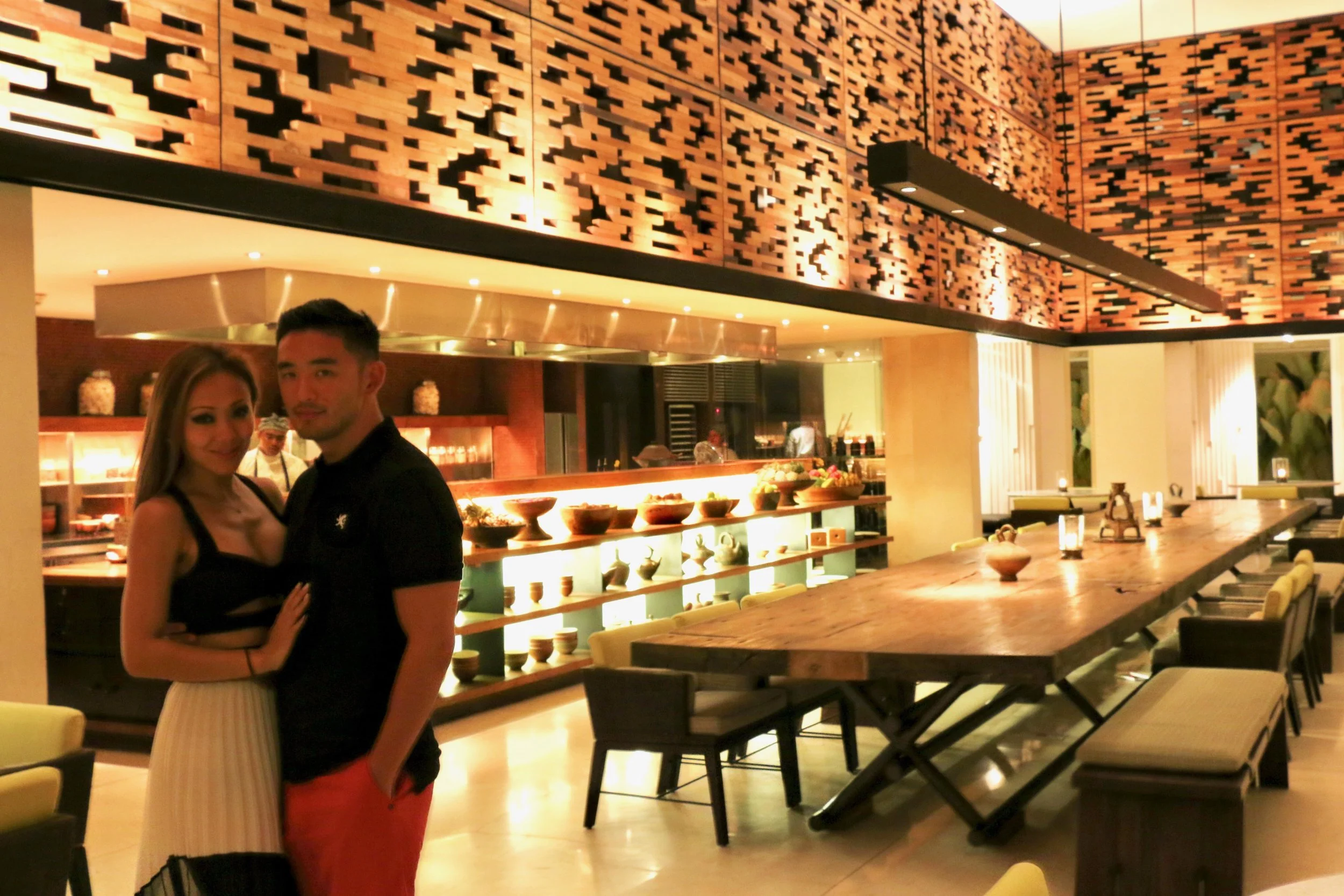 Warung Indoor Dining Area, we opted to sit in the outdoor area to enjoy the balmy warm evening.
