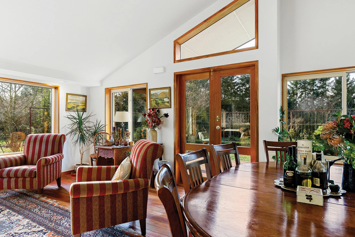 LIGHT-FILLED SPACE This sun-filled extension flows effortlessly from old to new.