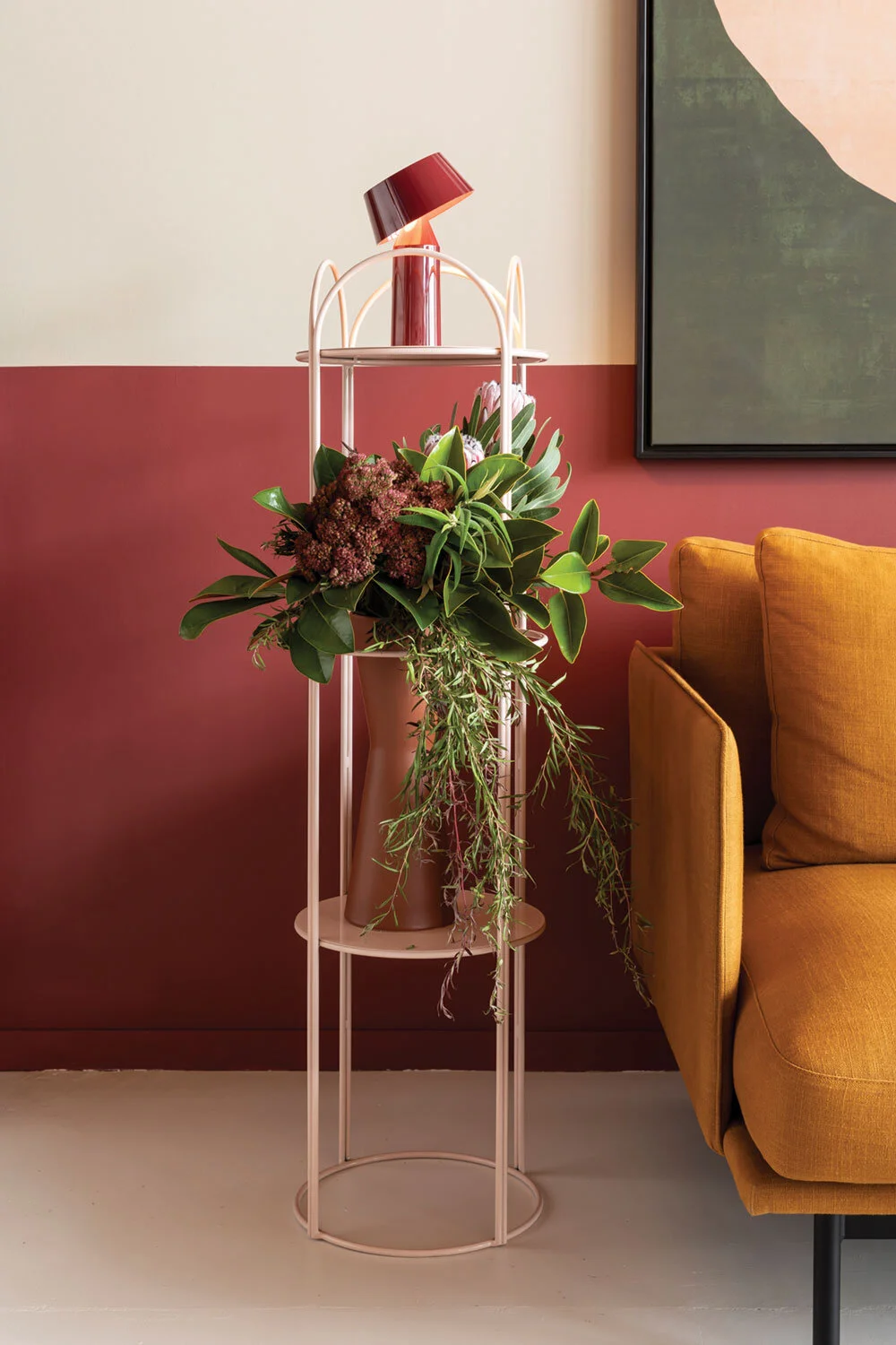 HEAVENLY HEIGHT The planter’s proportional height and tiered layers provide different levels to balance out an area and create a mini vignette. The colour-tonal foliage adds depth, while the dusty pink of the planter contrasts with the darker wall and is picked up in the artwork.