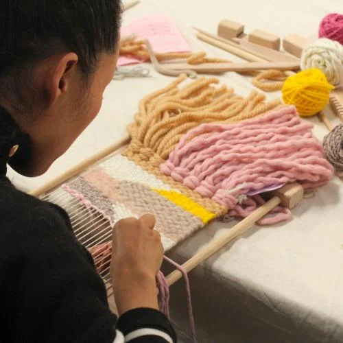 Beginners-Weaving-with-WunderWeave-2000x1500.jpg