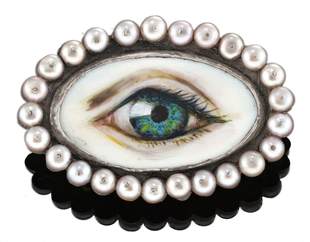 eyebrooch_vida.jpg